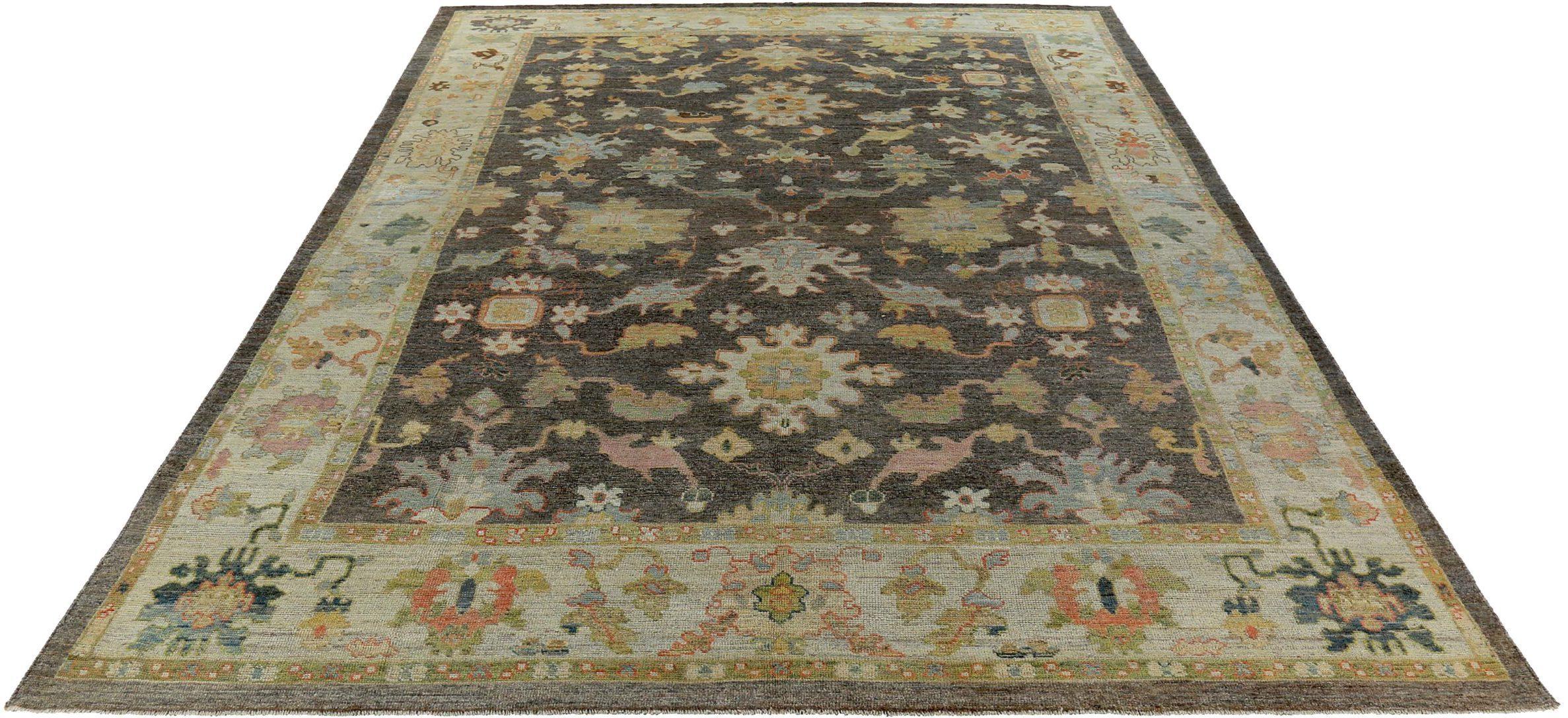 Scopri l'eleganza della Persian Rose Collection con i tappeti per l'area CIRCA del 1990. Progettato con lana e giallo marrone-avorio, questo design esclusivo è perfetto per valorizzare il tuo spazio.
