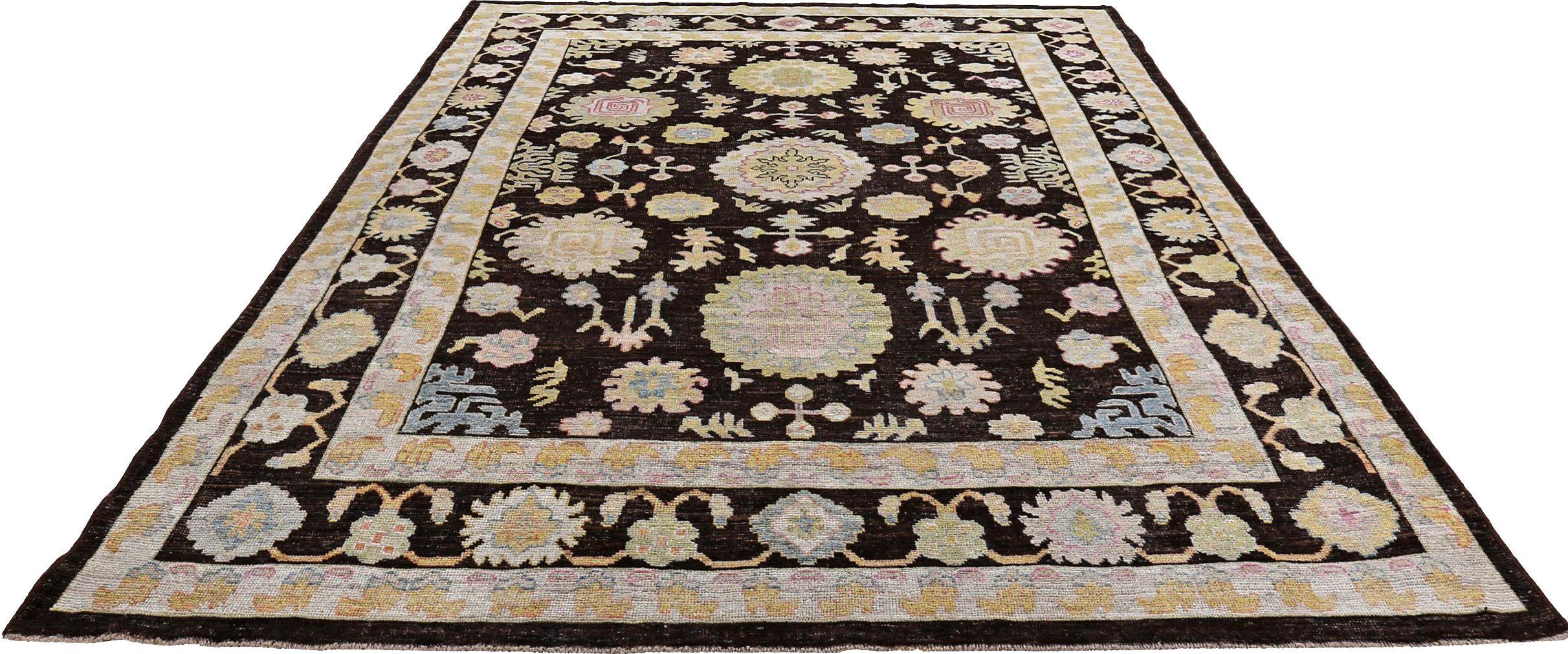 Scopri l'eleganza della Persian Rose Collection con i tappeti per l'area CIRCA del 1990. Progettato con lana e giallo marrone-avorio, questo design esclusivo è perfetto per valorizzare il tuo spazio.