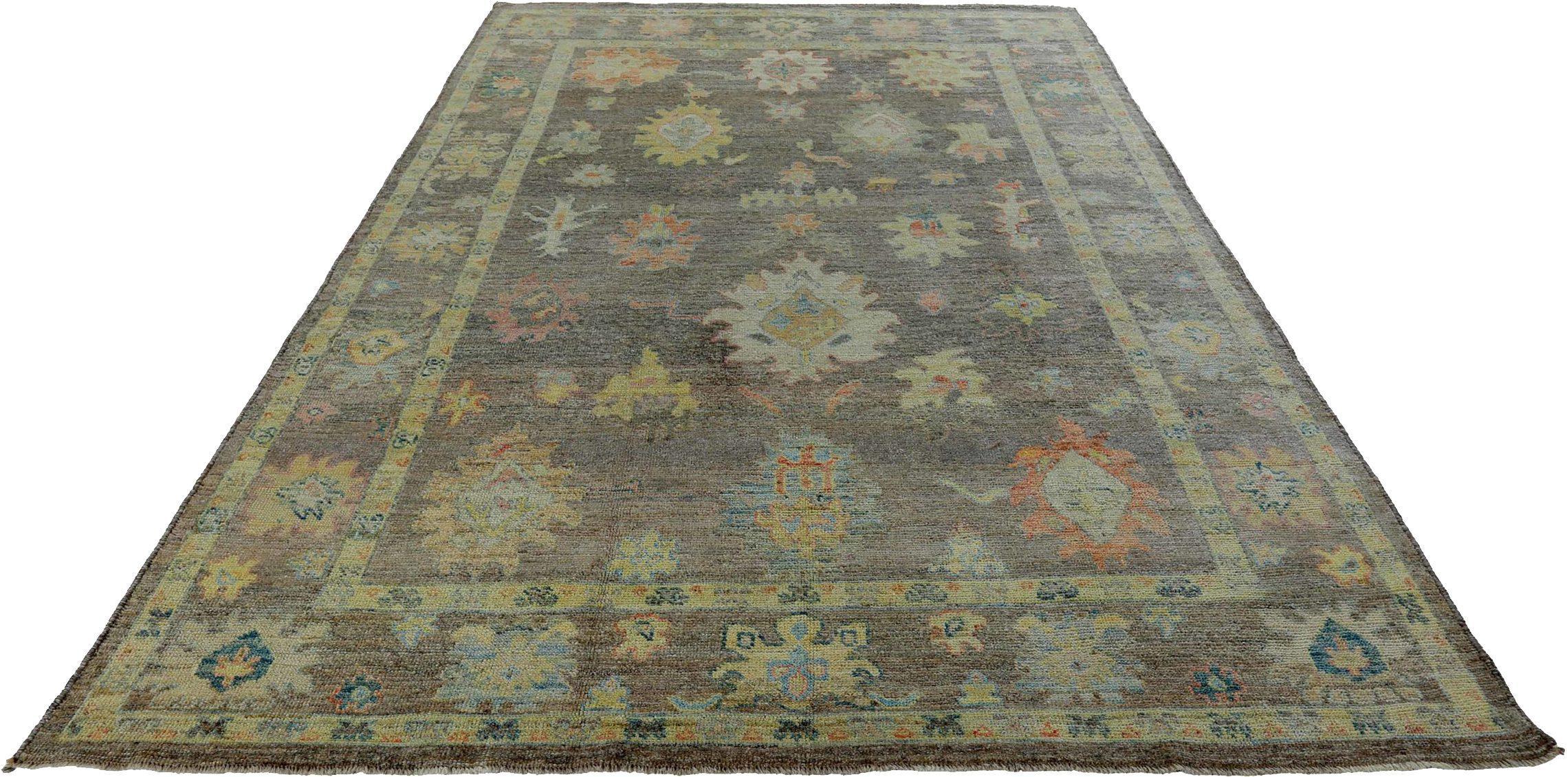 Scopri l'eleganza della Persian Rose Collection con i tappeti per l'area CIRCA del 1990. Progettato con lana e marrone-rosa-giallo, questo design esclusivo è perfetto per valorizzare il tuo spazio.