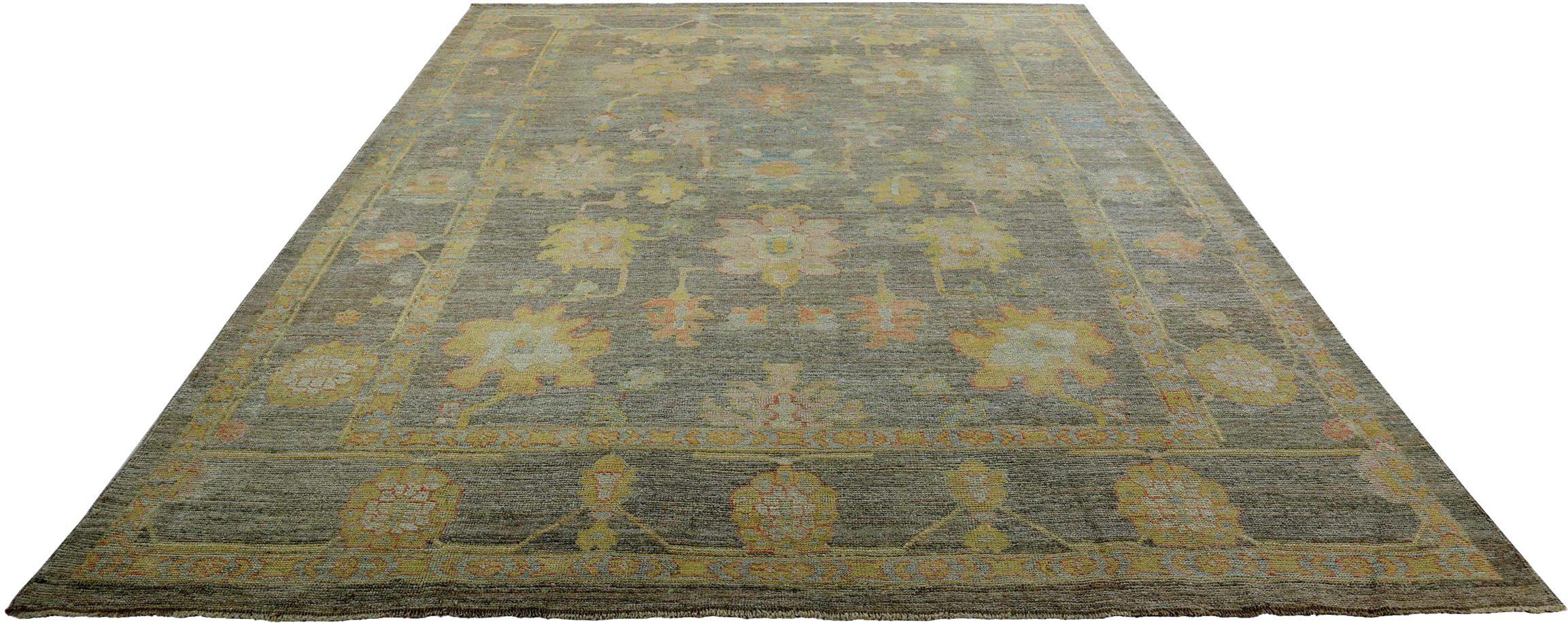 Scopri l'eleganza della Persian Rose Collection con i tappeti per l'area CIRCA del 1990. Progettato con lana e giallo marrone, questo design esclusivo è perfetto per valorizzare il tuo spazio.