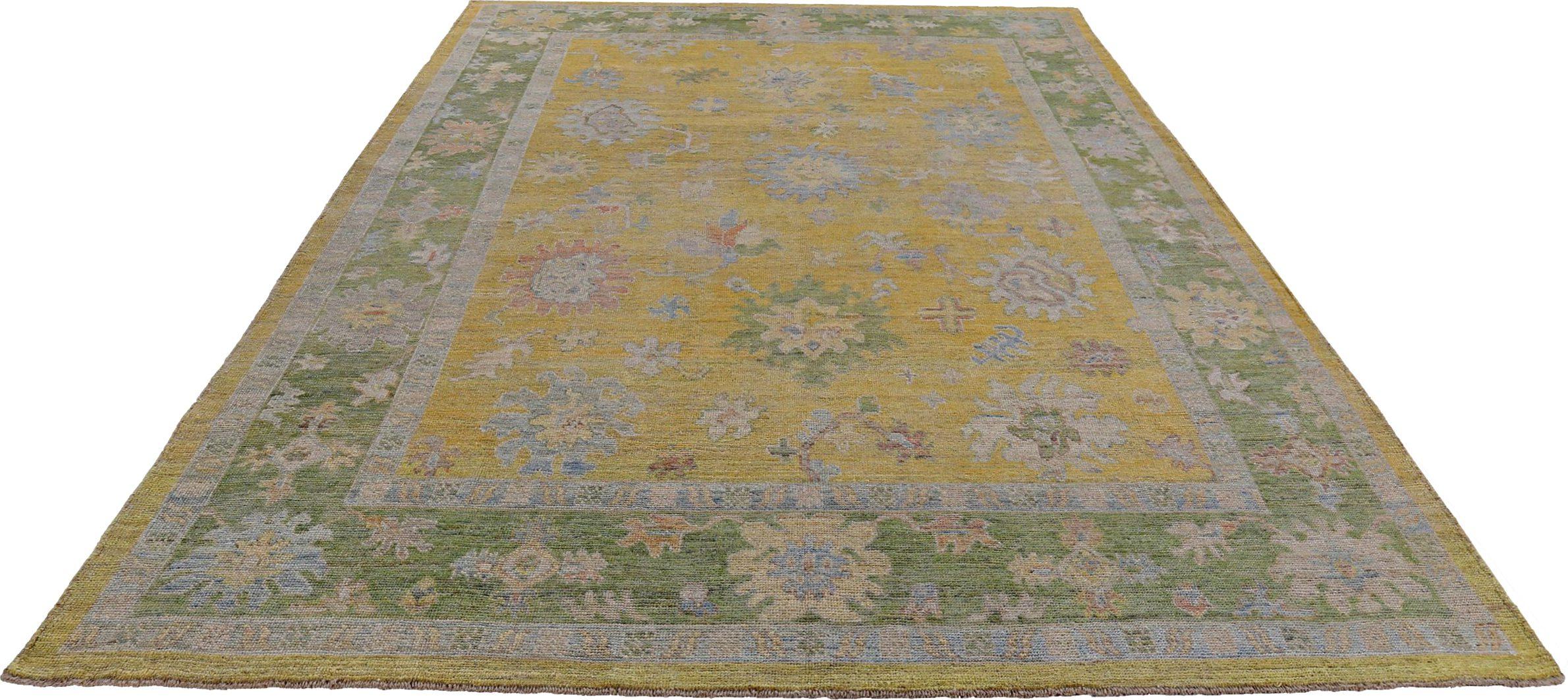 Scopri l'eleganza della Persian Rose Collection con i tappeti per l'area CIRCA del 1990. Progettato con lana e giallo verde-avorio, questo design esclusivo è perfetto per valorizzare il tuo spazio.