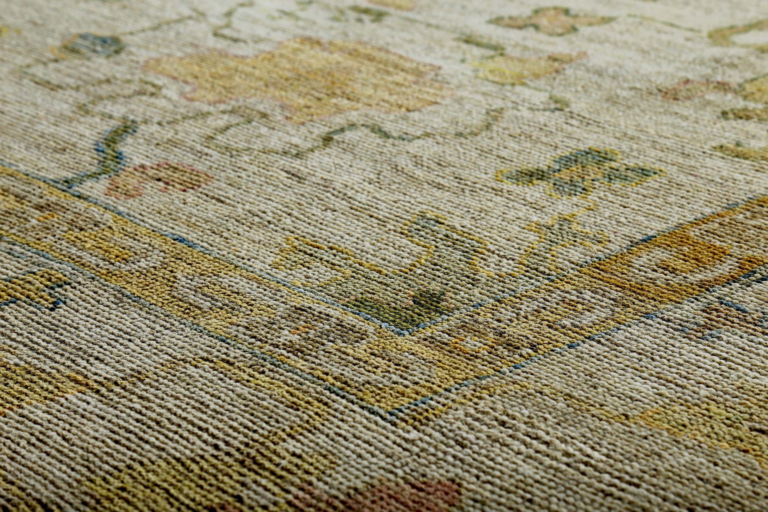 Tapis de la collection rose persane vers 1990 - motif en laine ivoire jaune - 89294 Excellent état - En vente à Dallas, TX