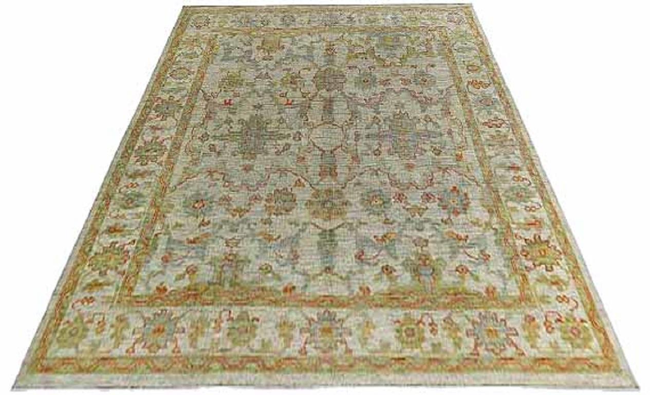 Entdecken Sie die Eleganz der Persian Rose Collection mit den Area Rugs von Circa 1990. Dieses exklusive Design aus Wolle und BlauGrünElfenbein ist perfekt, um Ihren Raum zu verschönern.