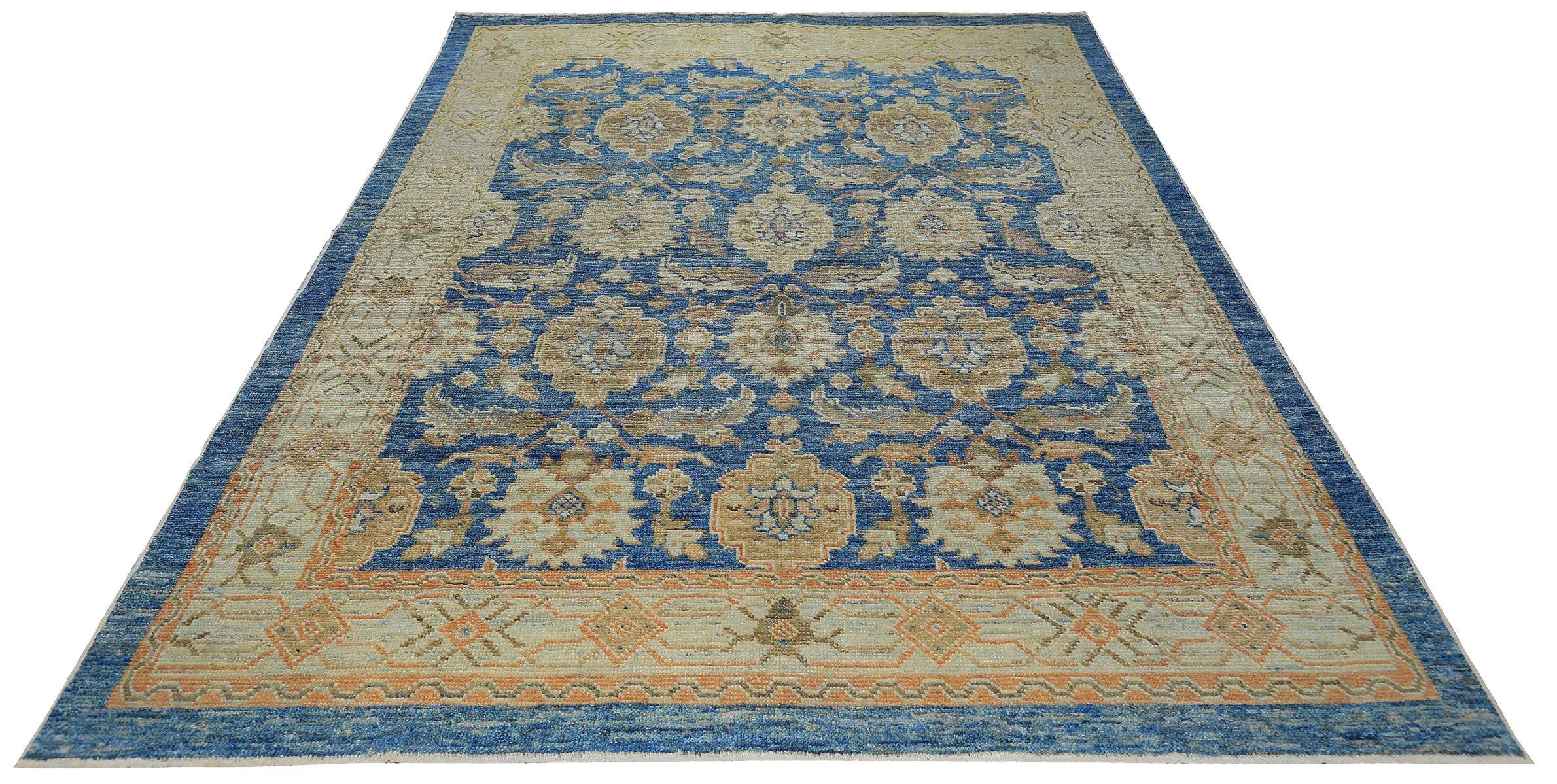 Entdecken Sie die Eleganz der Persian Rose Collection mit den Area Rugs von Circa 1990. Dieses exklusive Design aus Wolle und Blau-Elfenbein eignet sich perfekt, um Ihren Raum zu verschönern.