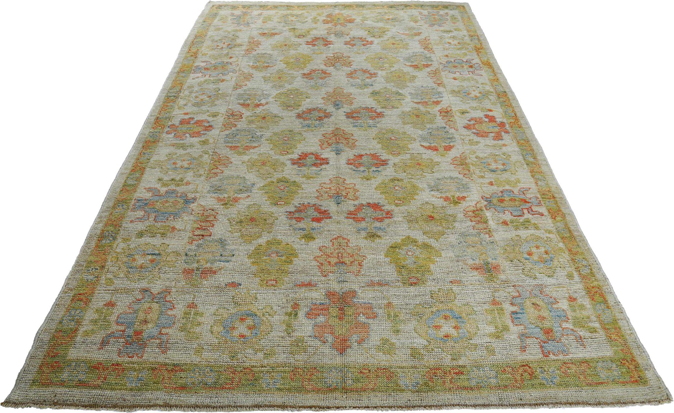 Entdecken Sie die Eleganz der Persian Rose Collection mit den Area Rugs von Circa 1990. Dieses exklusive Design aus Wolle und GreenIvoryRed ist perfekt, um Ihren Raum zu verschönern.