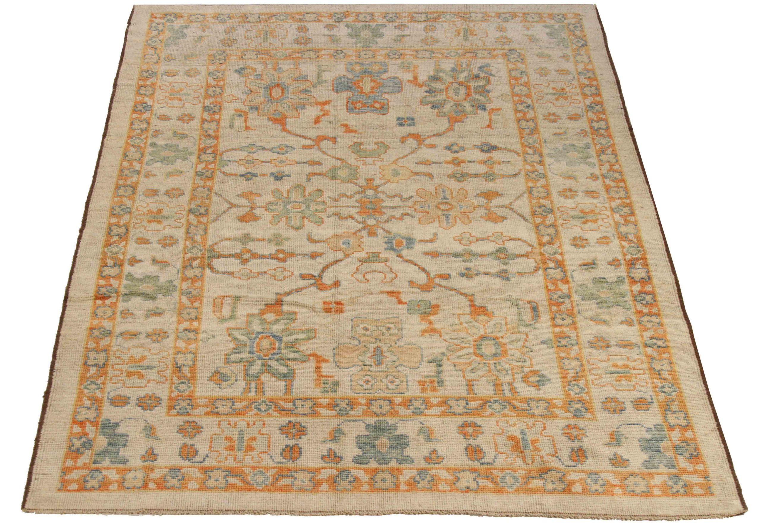 Scopri l'eleganza della Persian Rose Collection, caratterizzata da una splendida lavorazione artigianale del 1990. Progettato con una meticolosa attenzione ai dettagli, questo design esclusivo è perfetto per valorizzare il tuo spazio.