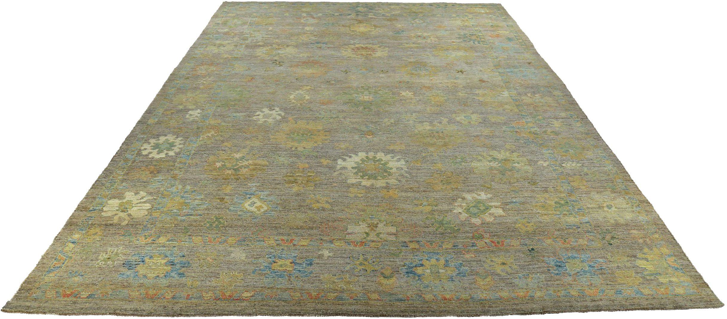 Scopri l'eleganza della Persian Rose Collection con il tappeto Over Size di CIRCA 1990. Progettato con lana e blu-verde-taupe-giallo, questo design esclusivo è perfetto per valorizzare il tuo spazio.