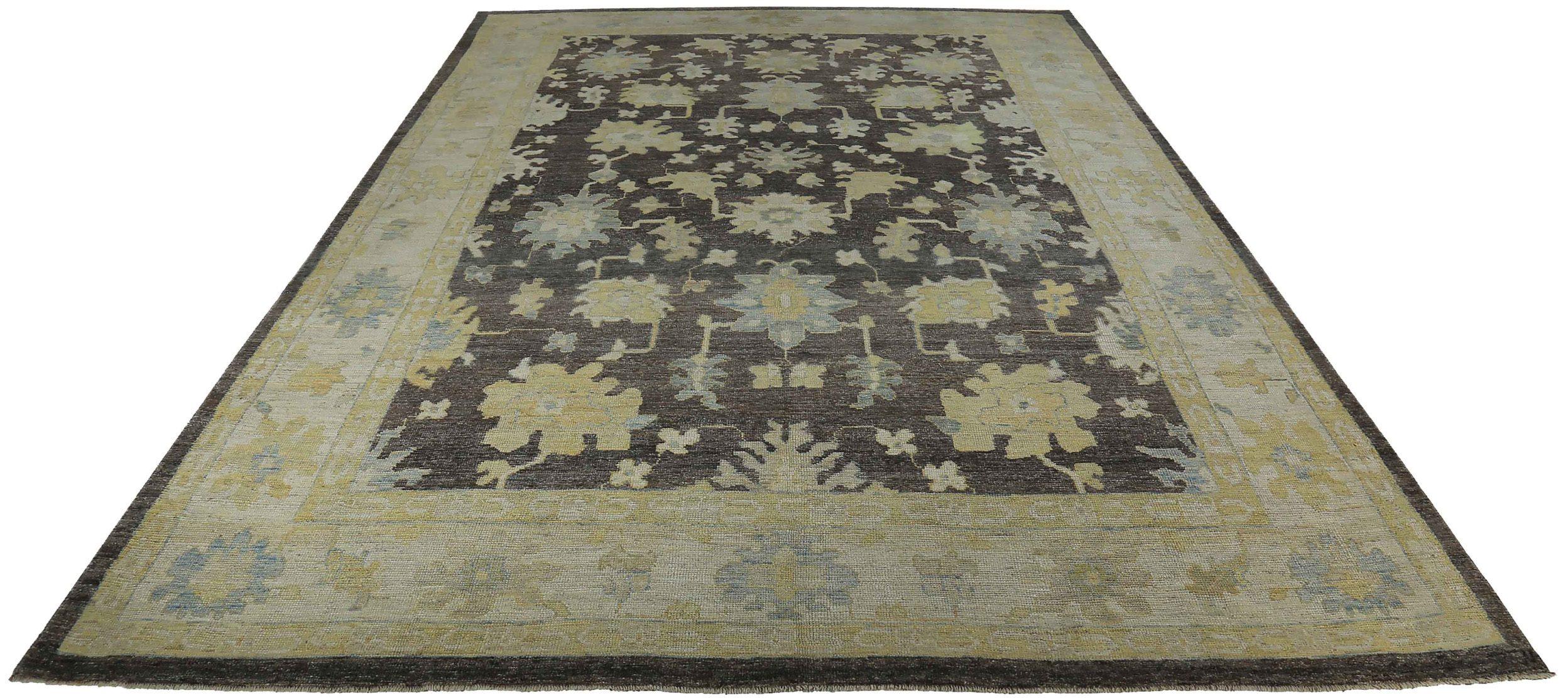 Scopri l'eleganza della Persian Rose Collection con il tappeto Over Size di CIRCA 1990. Progettato con lana e marrone-verde-avorio, questo design esclusivo è perfetto per valorizzare il tuo spazio.