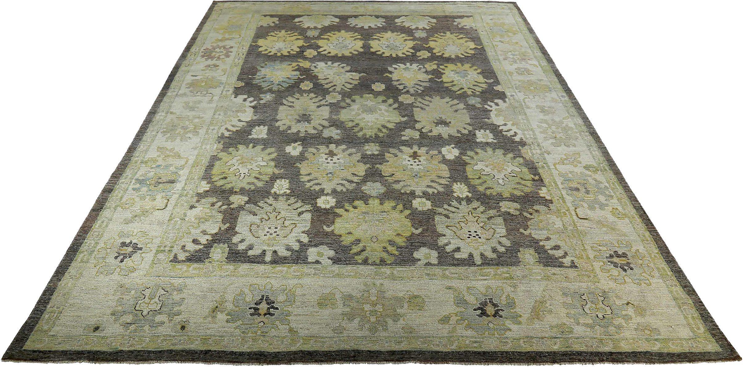 Scopri l'eleganza della Persian Rose Collection con il tappeto Over Size di CIRCA 1990. Progettato con lana e marrone-verde-avorio, questo design esclusivo è perfetto per valorizzare il tuo spazio.