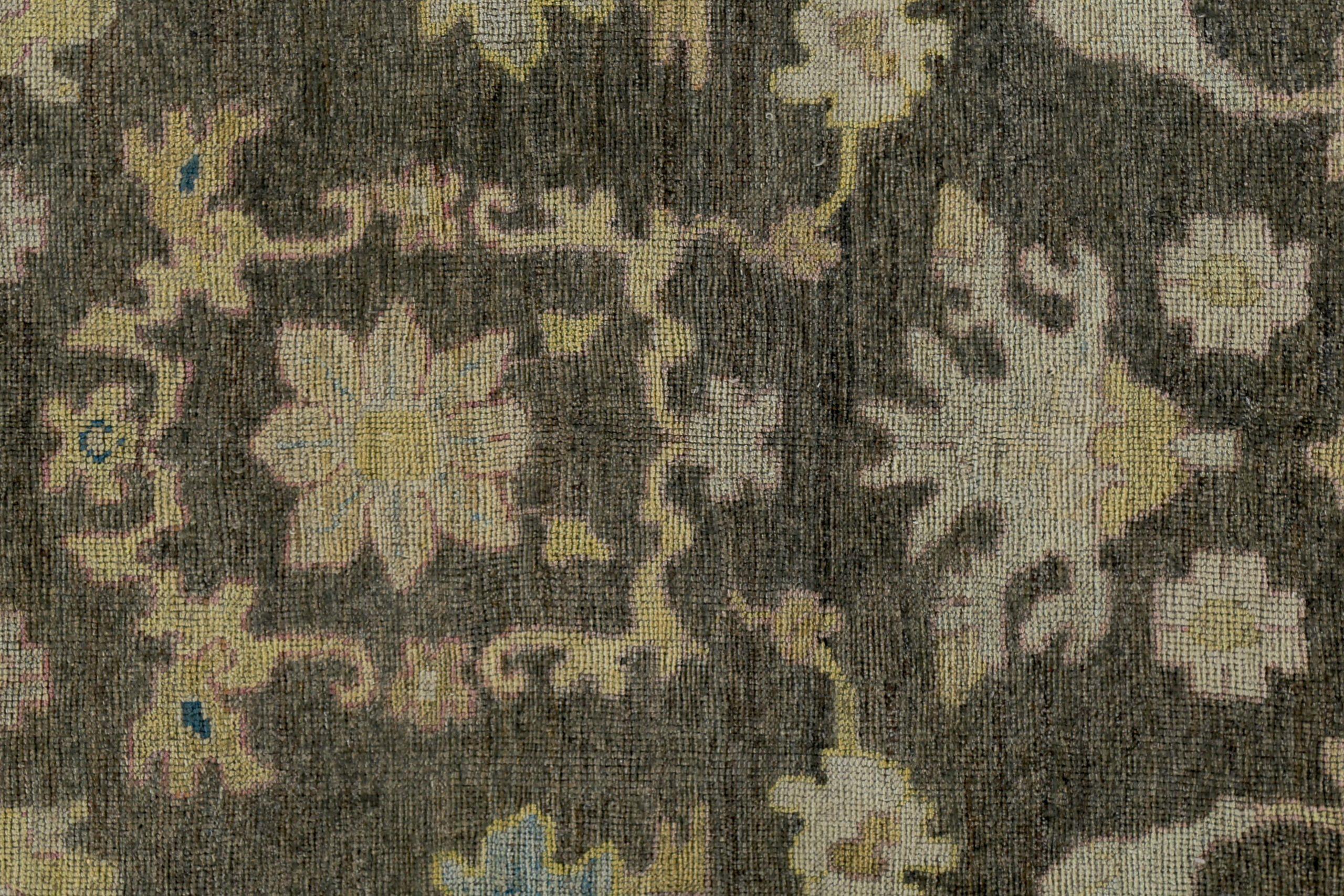 Tappeto Persian Rose Collection's Over Size Circa 1990 - Lana Marrone Verde - 89318 In condizioni ottime in vendita a Dallas, TX