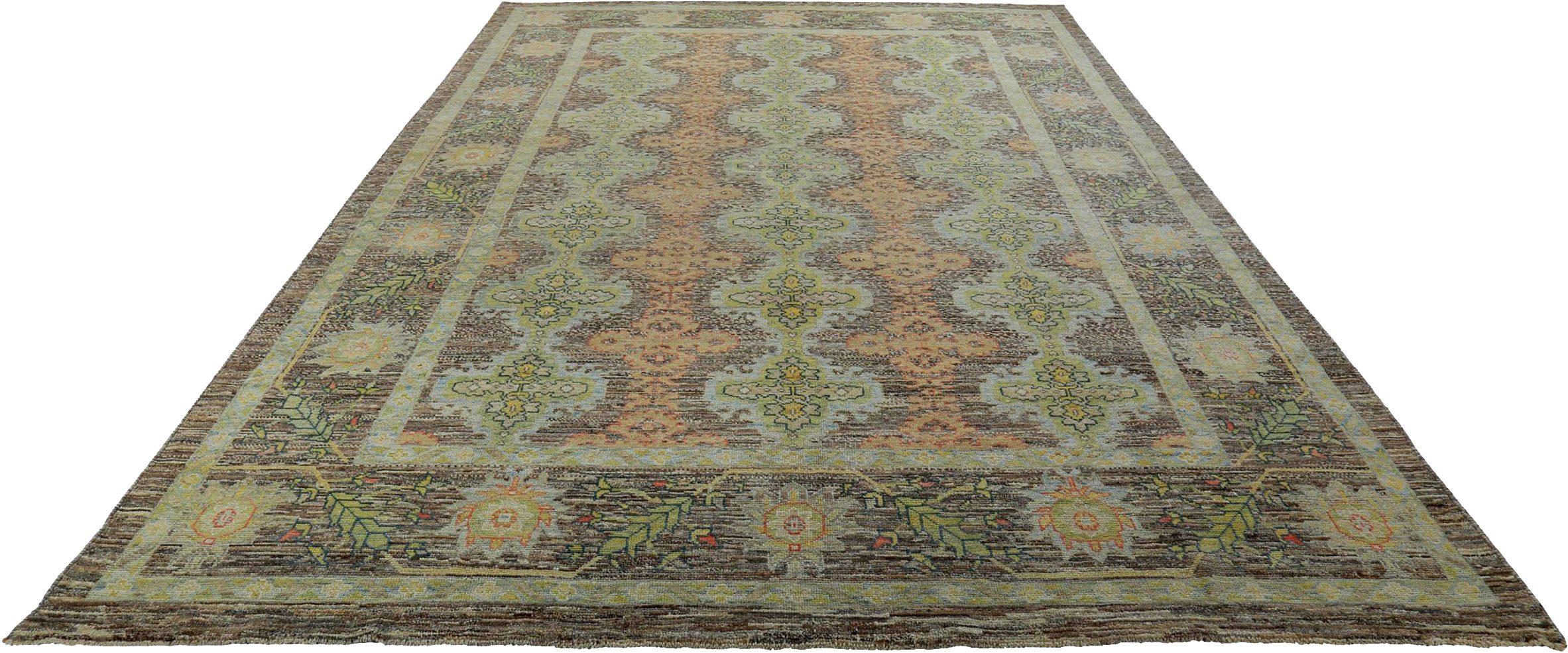 Scopri l'eleganza della Persian Rose Collection con il tappeto Over Size di CIRCA 1990. Disegnato con lana e marrone-verde-rosa, questo design esclusivo è perfetto per valorizzare il tuo spazio.