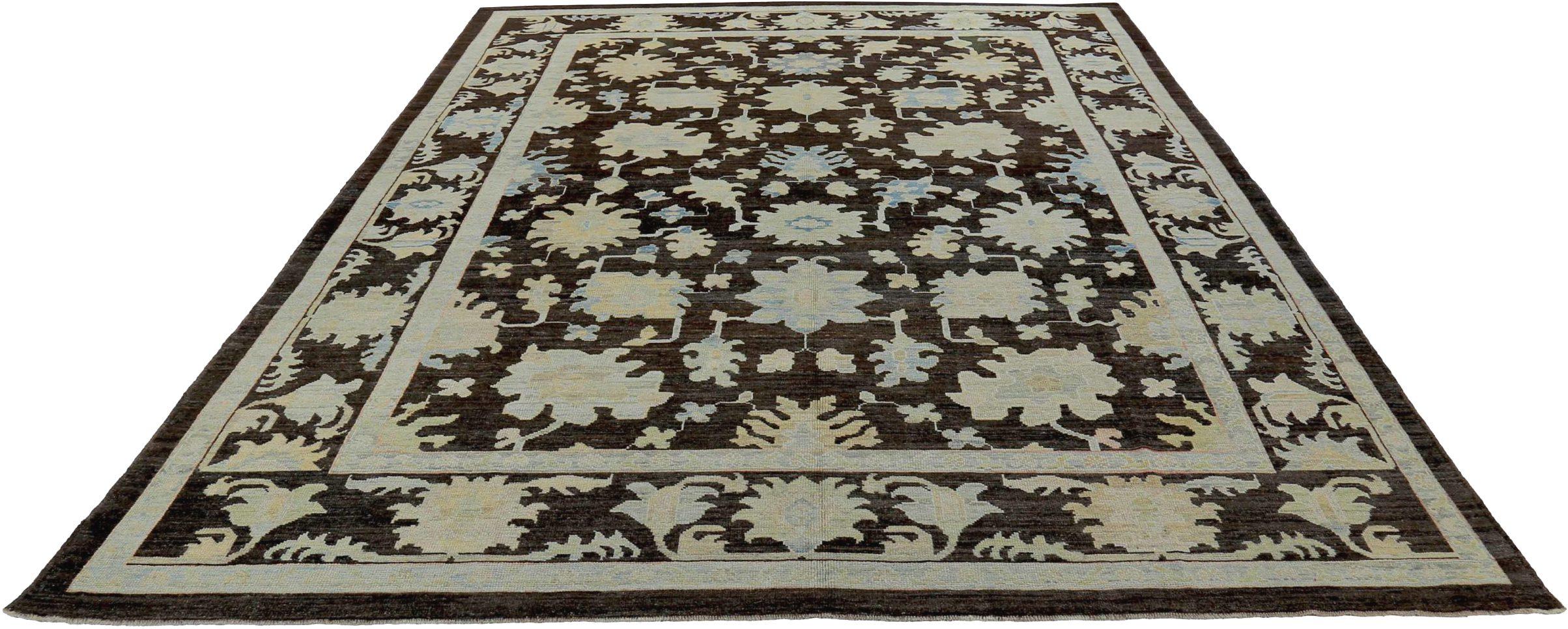 Scopri l'eleganza della Persian Rose Collection con il tappeto Over Size di CIRCA 1990. Progettato in lana e marrone-avorio, questo design esclusivo è perfetto per valorizzare il tuo spazio.