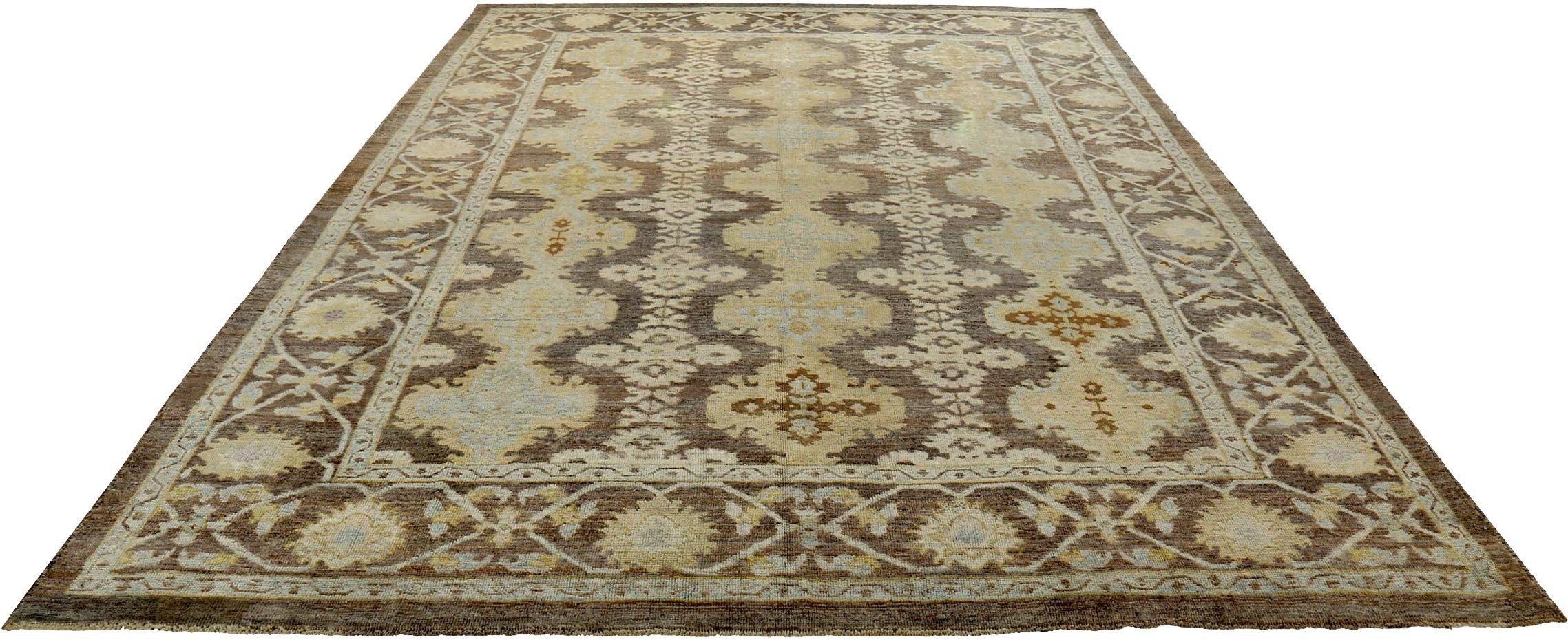 Scopri l'eleganza della Persian Rose Collection con il tappeto Over Size di CIRCA 1990. Progettato in lana e marrone-avorio, questo design esclusivo è perfetto per valorizzare il tuo spazio.