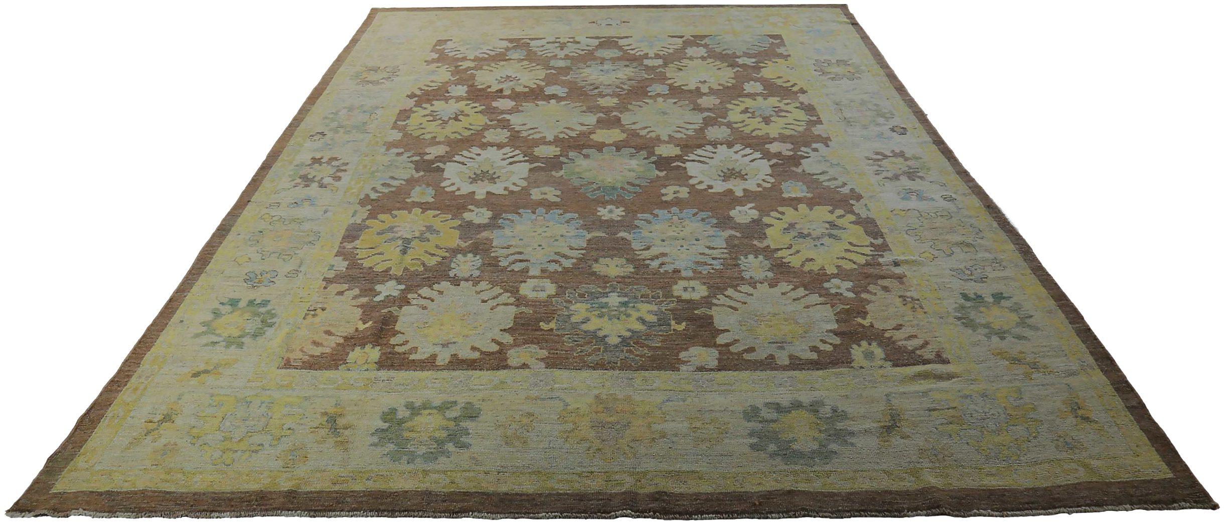 Scopri l'eleganza della Persian Rose Collection con il tappeto Over Size di CIRCA 1990. Progettato con lana e giallo marrone-avorio, questo design esclusivo è perfetto per valorizzare il tuo spazio.