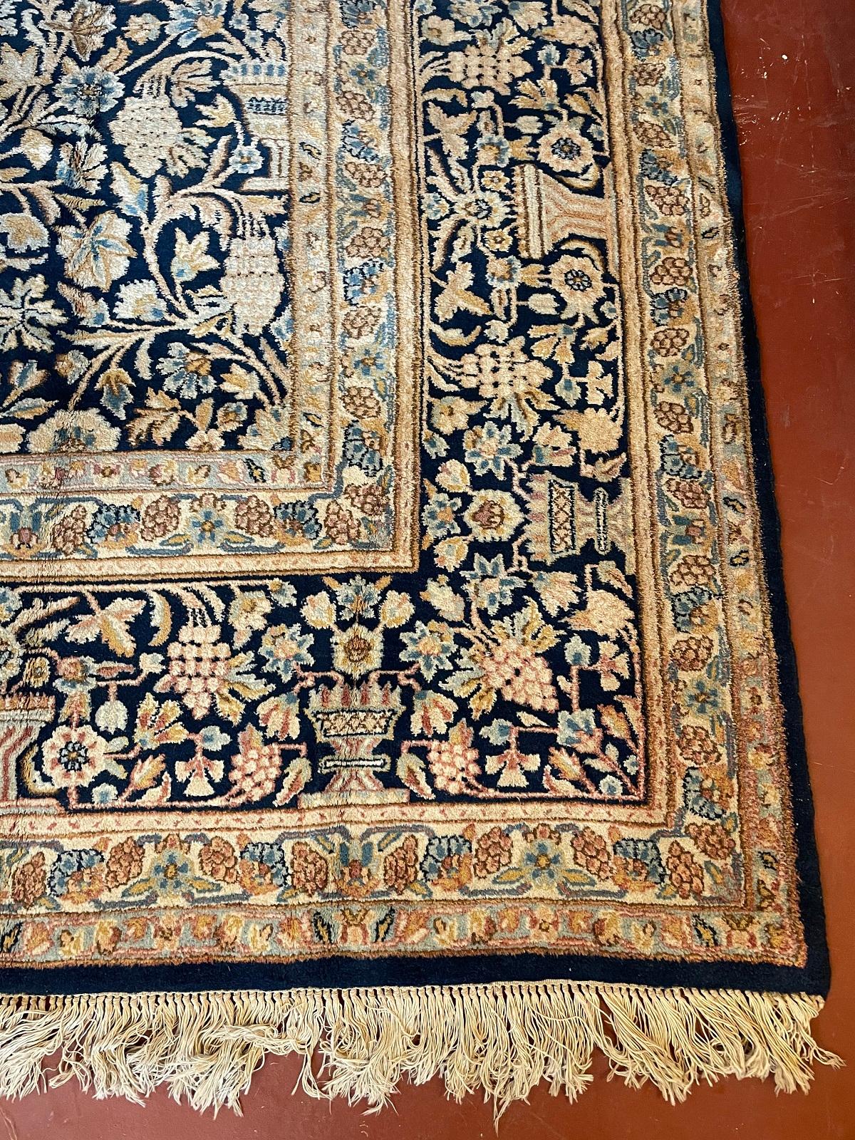 Superb hand-knotted Persian rug in blue colors -20th century. Measure: 302cm-378cm.

 