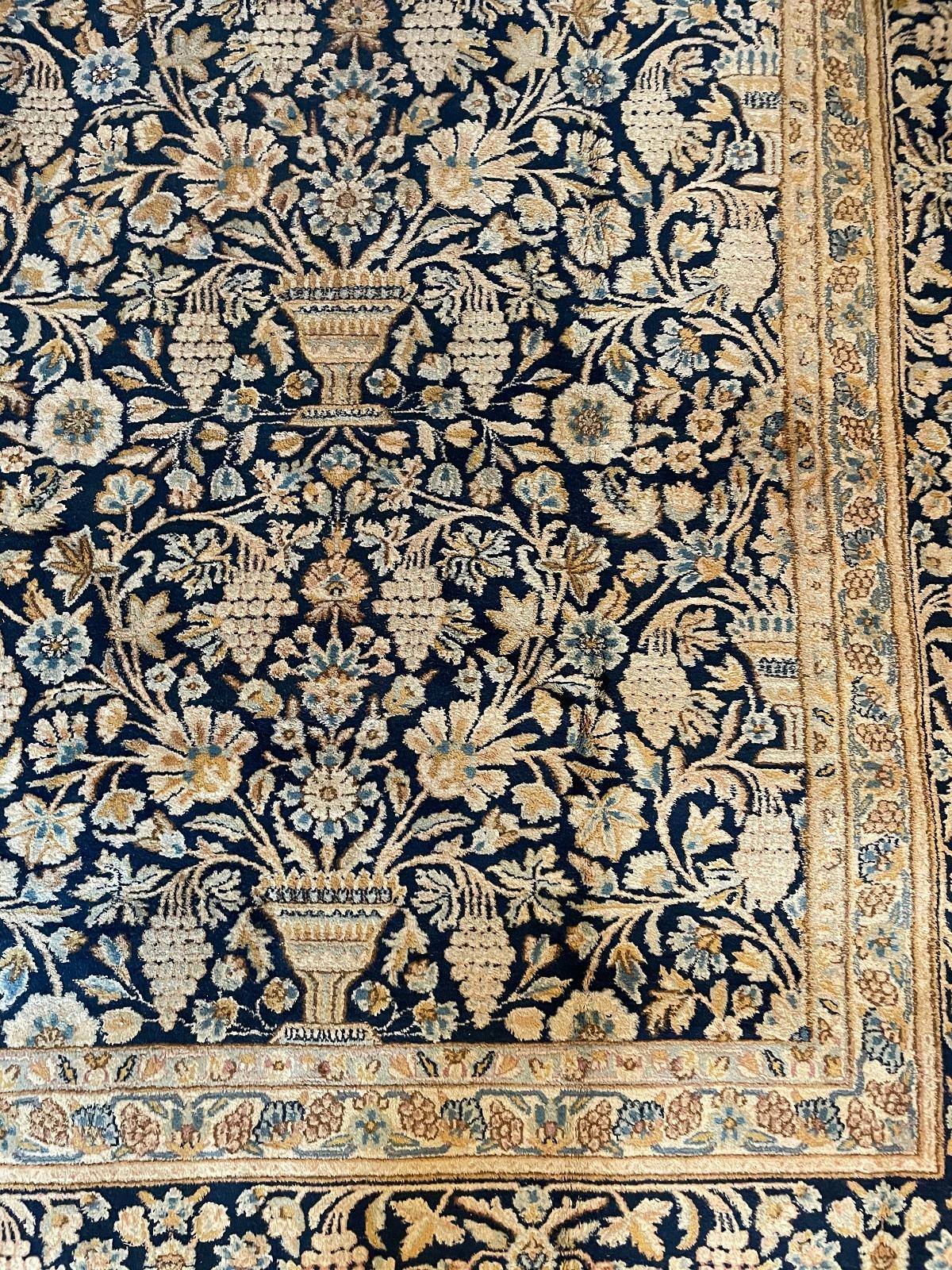 Persischer Teppich aus geknüpfter Wolle, handgefertigt, 20. Jahrhundert (Jordanisch) im Angebot