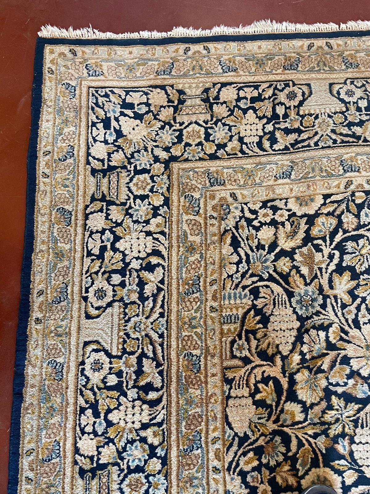 Persischer Teppich aus geknüpfter Wolle, handgefertigt, 20. Jahrhundert im Angebot 3