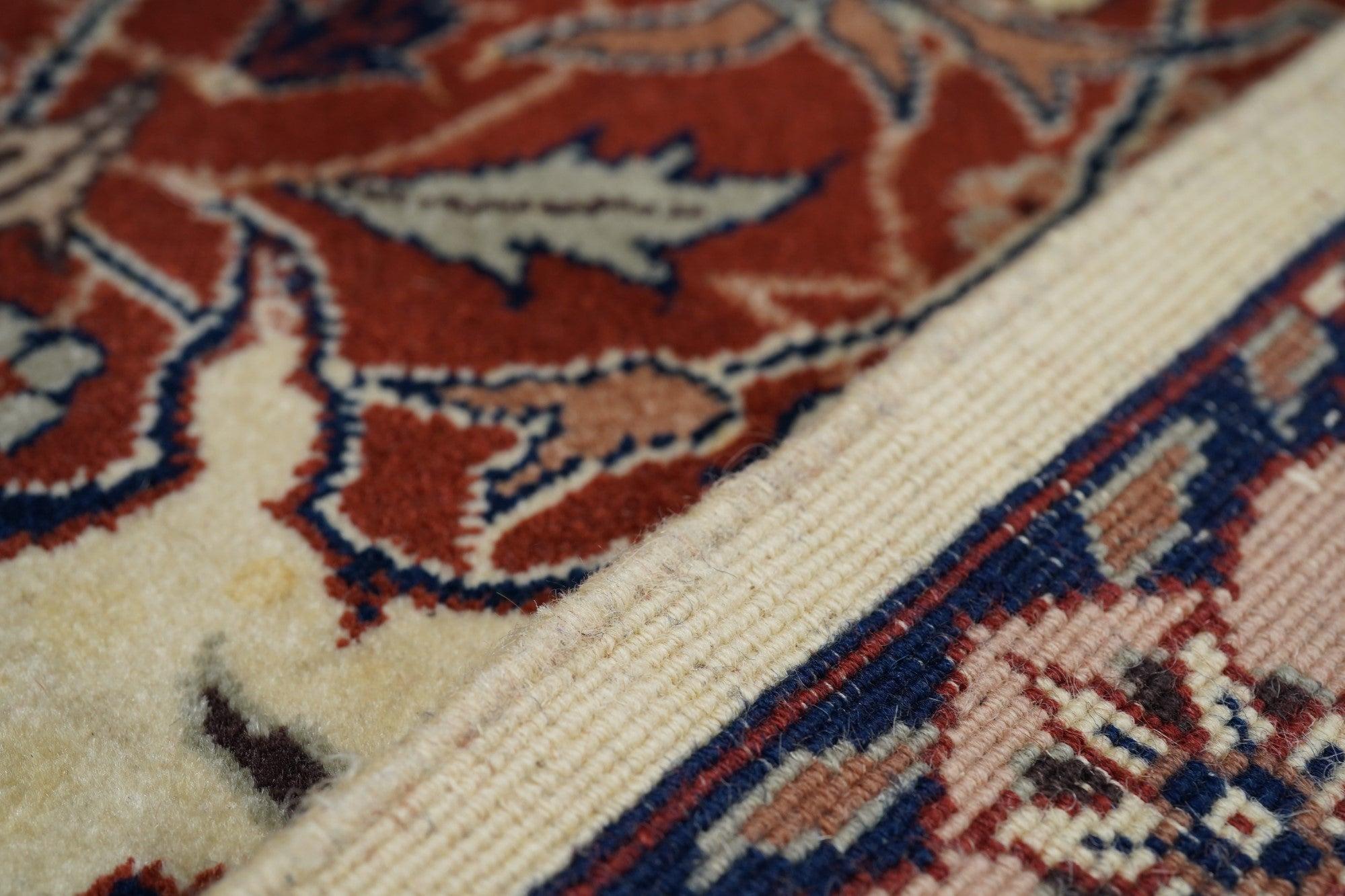 Persian Rug 6'0'' x 9'0'' For Sale 5