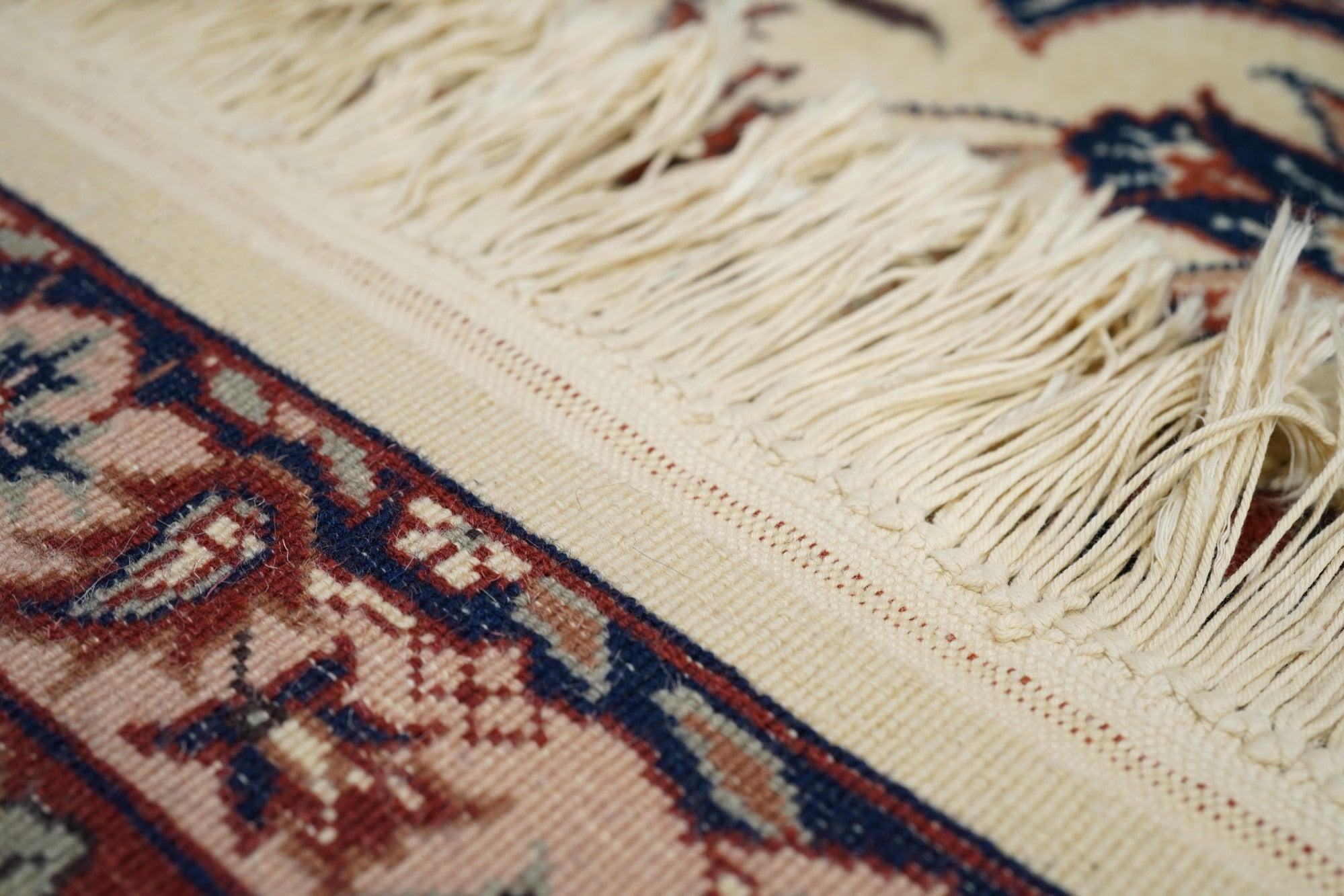 Persian Rug 6'0'' x 9'0'' For Sale 6
