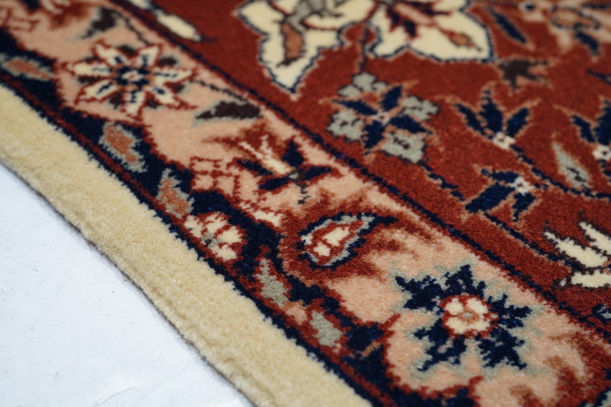 Contemporary Persian Rug 6'0'' x 9'0'' For Sale