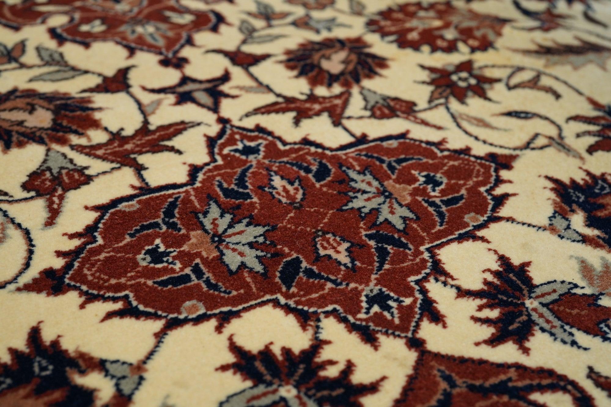 Persian Rug 6'0'' x 9'0'' For Sale 1