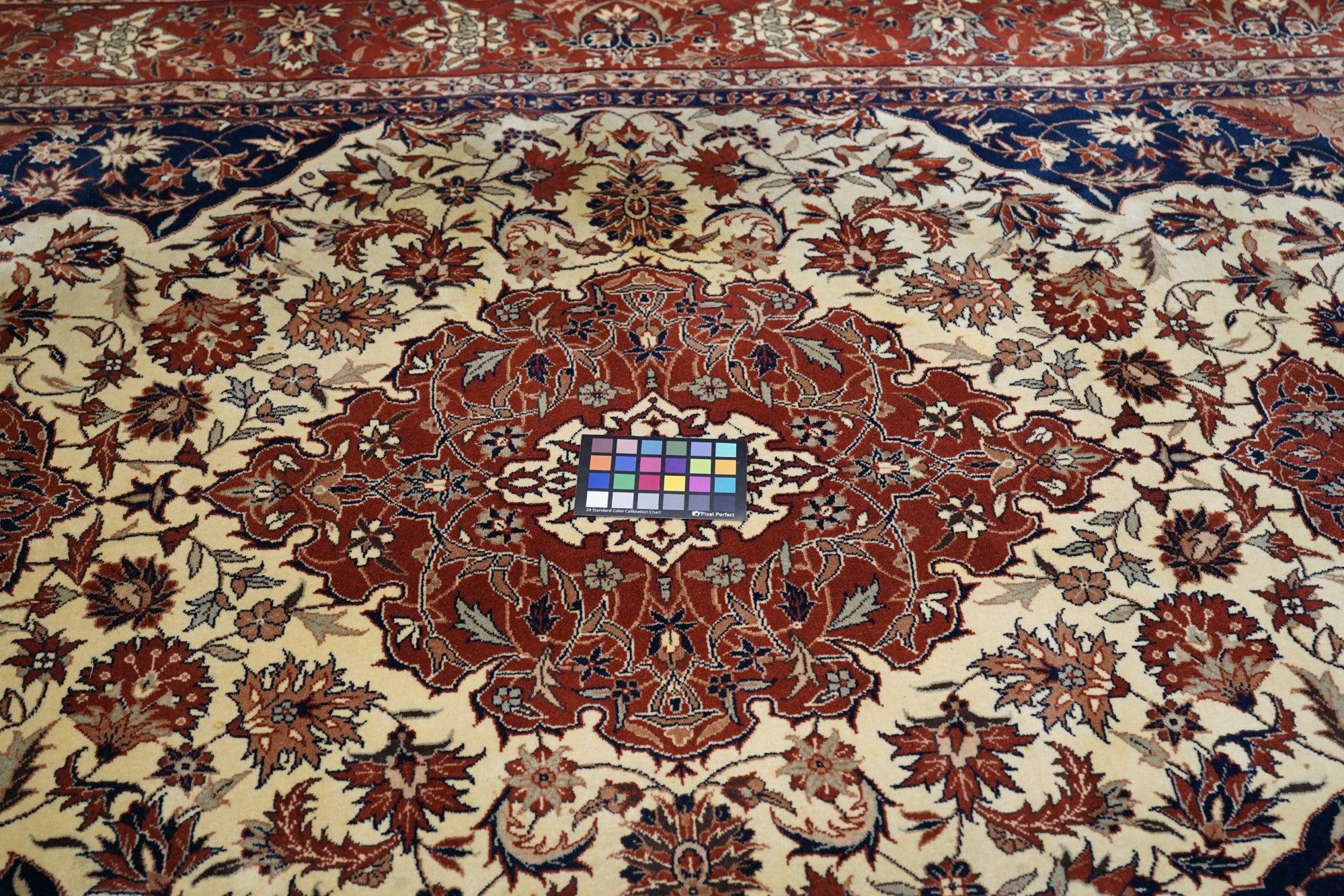 Persian Rug 6'0'' x 9'0'' For Sale 3