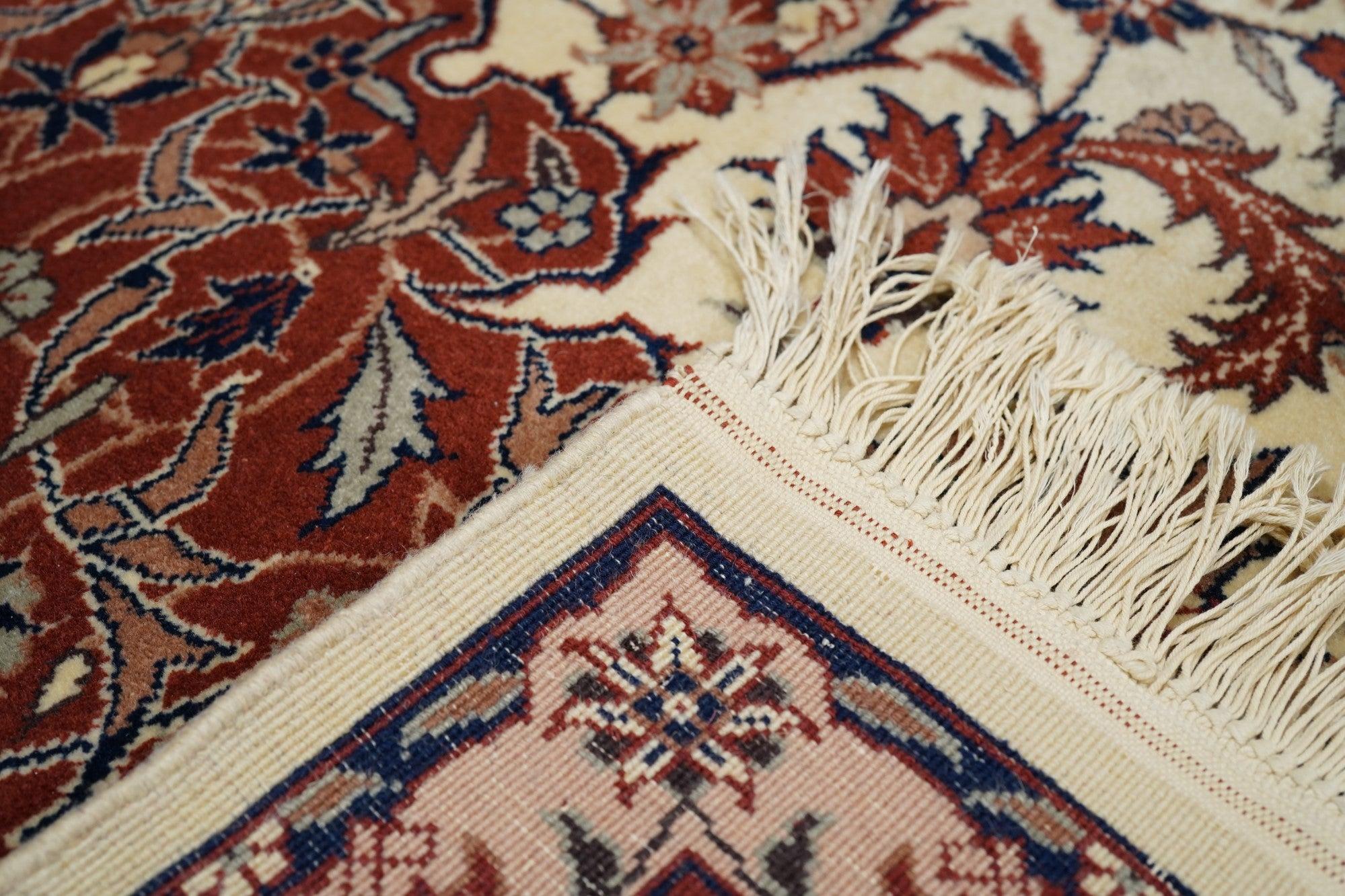 Persian Rug 6'0'' x 9'0'' For Sale 4