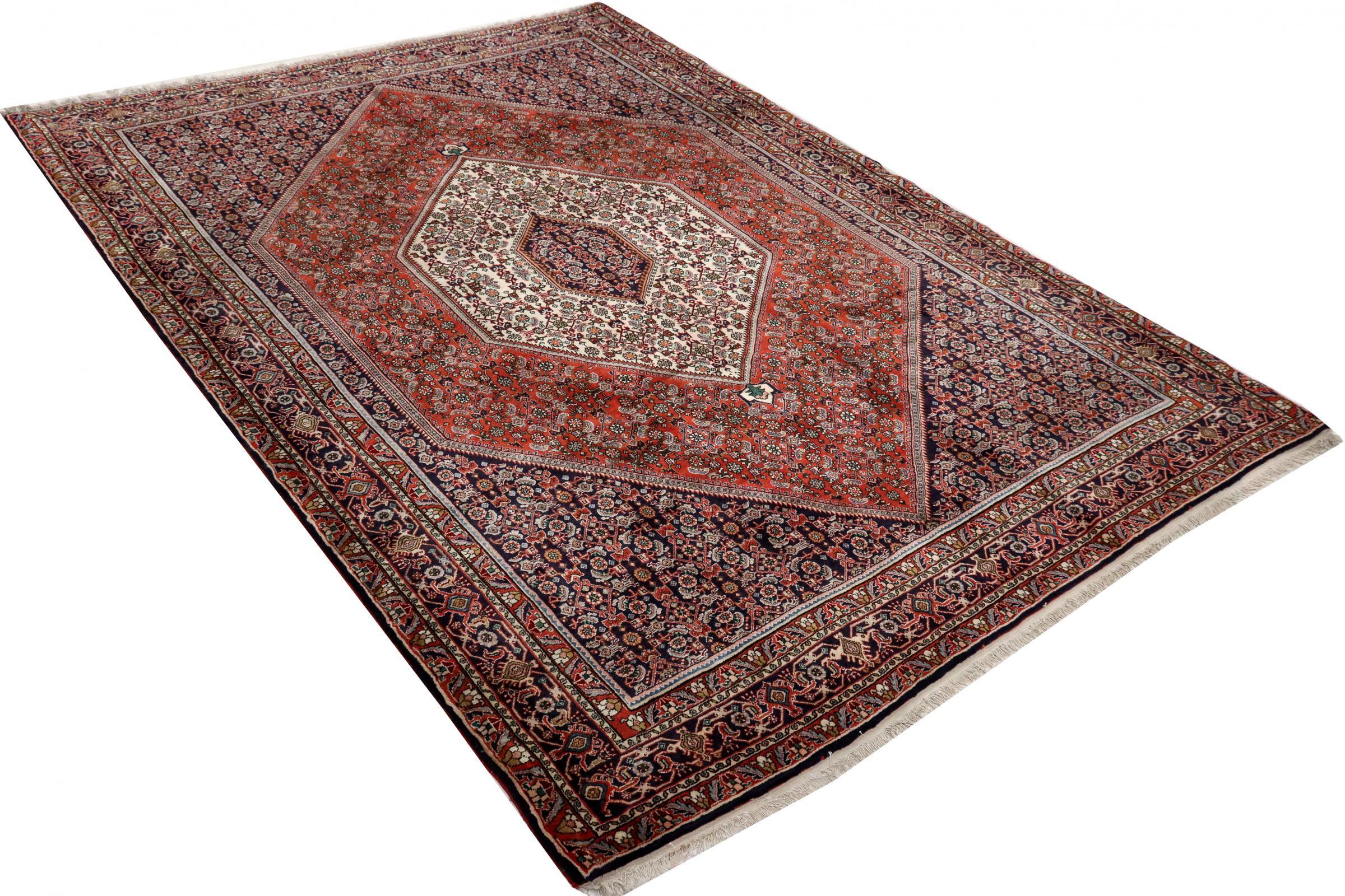 A stunning Persian rug, Bidjar, 20th century. 

This Bidjar has been crafted in a small Kurdish town in Western Persia. This type of rugs represents a high quality and contemporary patterns. With geometric design elements it is trending again for