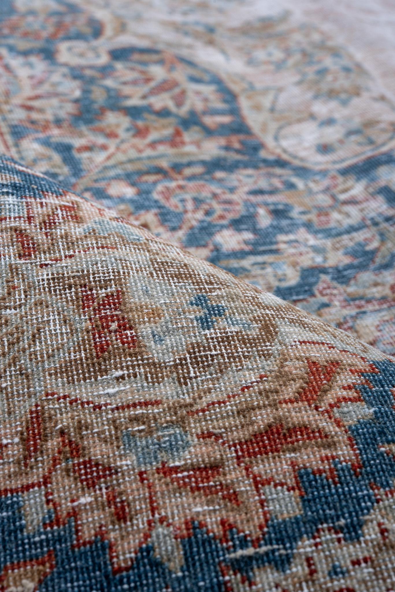 Persischer Teppich in seltenem Blau im Zustand „Hervorragend“ im Angebot in New York, NY