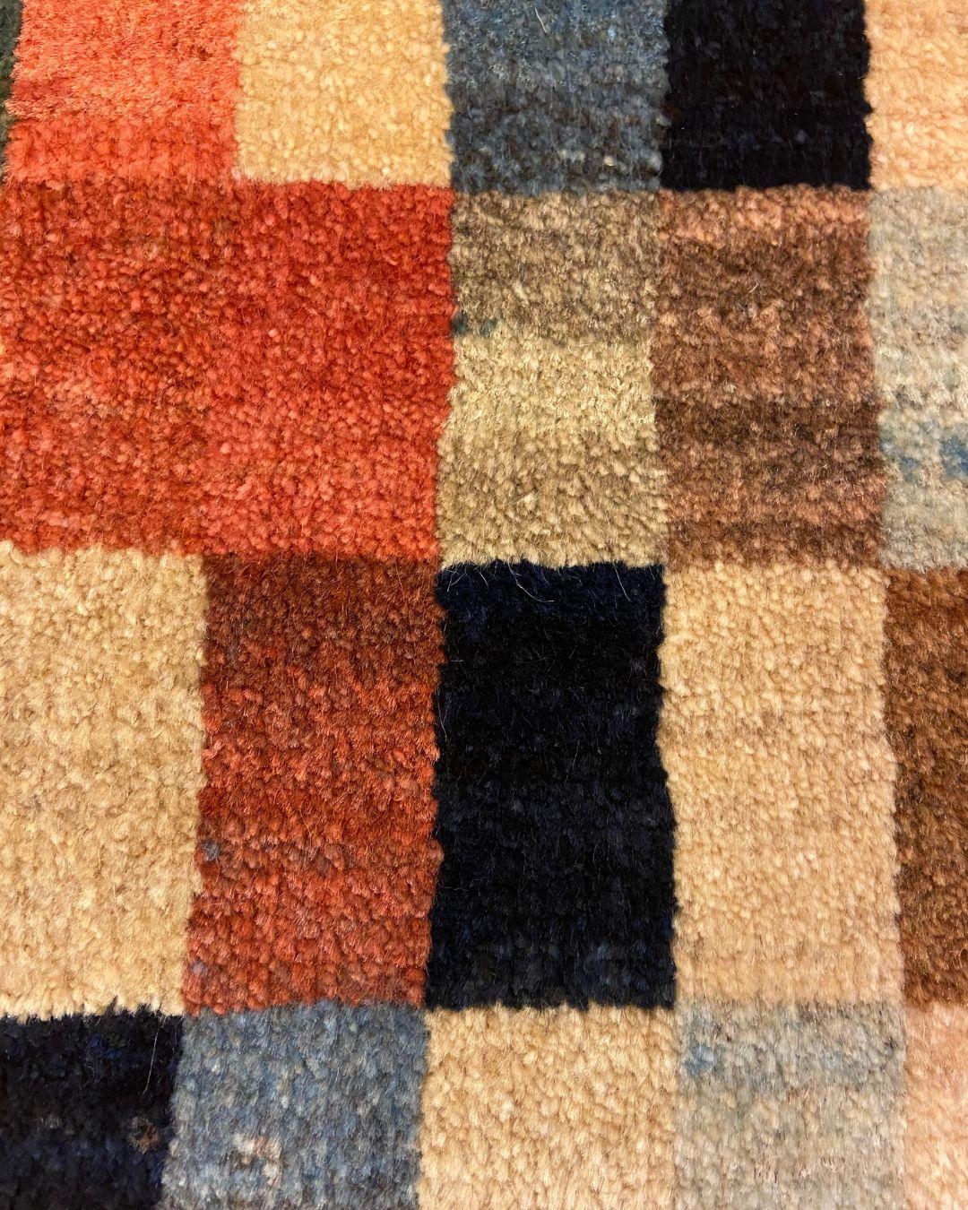 Perserteppich, organische pflanzengefärbte Wolle, Multicolor Geometrisch, 2′5″ × 2′6″ im Angebot 3
