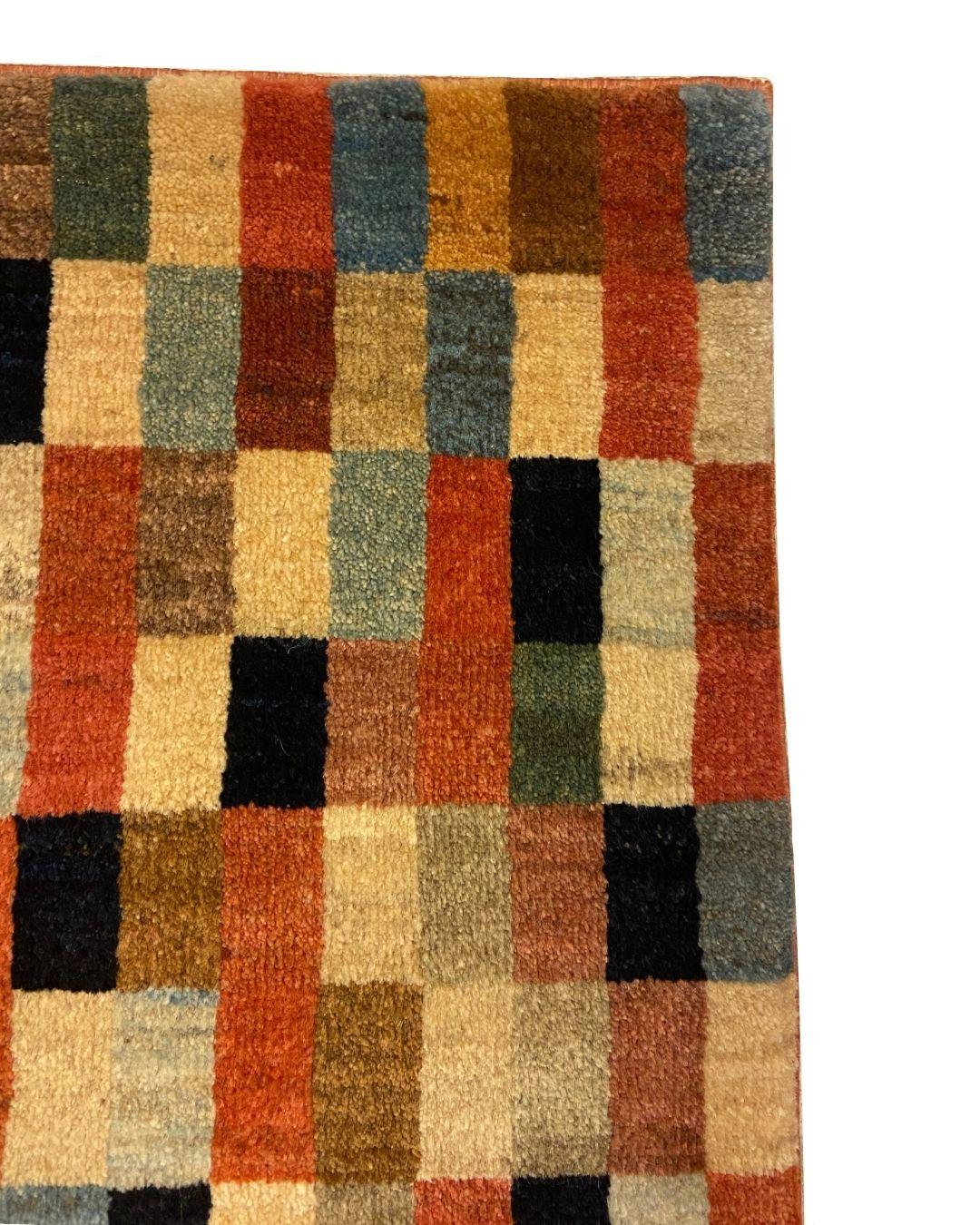 Perserteppich, organische pflanzengefärbte Wolle, Multicolor Geometrisch, 2′5″ × 2′6″ (Persisch) im Angebot