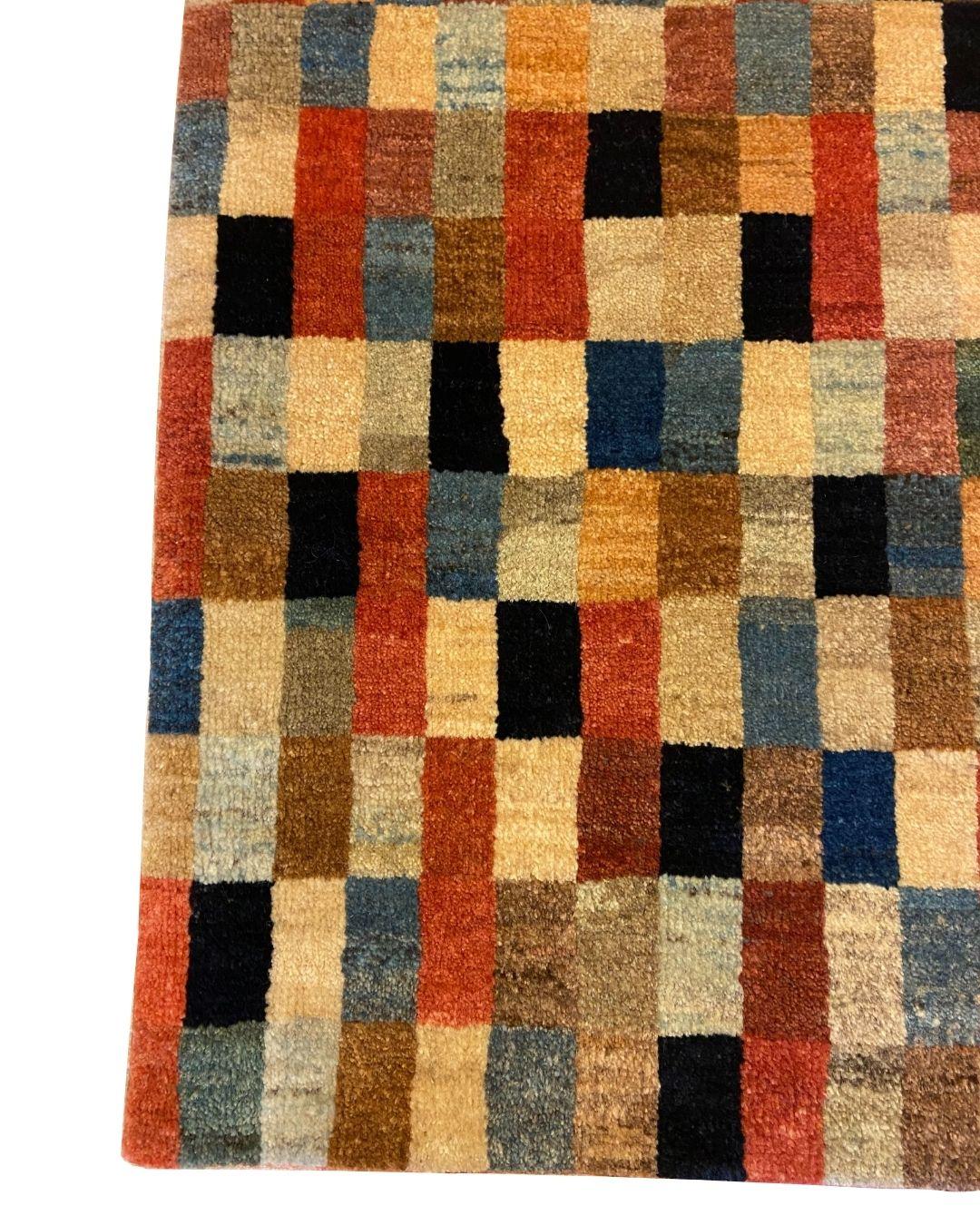 Perserteppich, organische pflanzengefärbte Wolle, Multicolor Geometrisch, 2′5″ × 2′6″ (Pflanzlich gefärbt) im Angebot