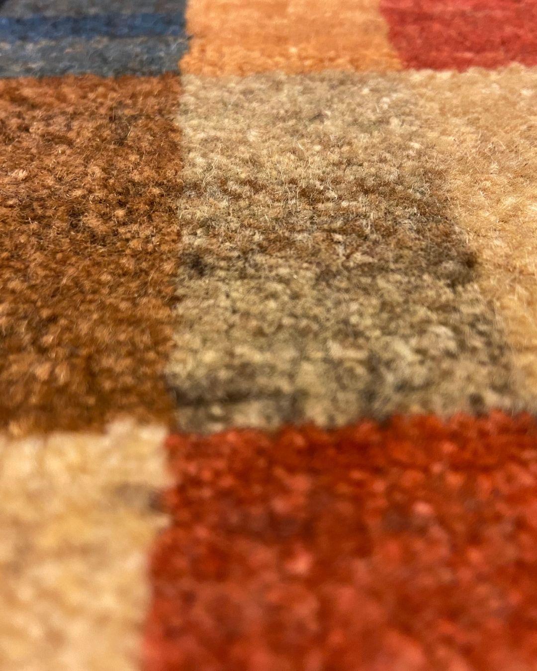 Perserteppich, organische pflanzengefärbte Wolle, Multicolor Geometrisch, 2′5″ × 2′6″ im Angebot 1