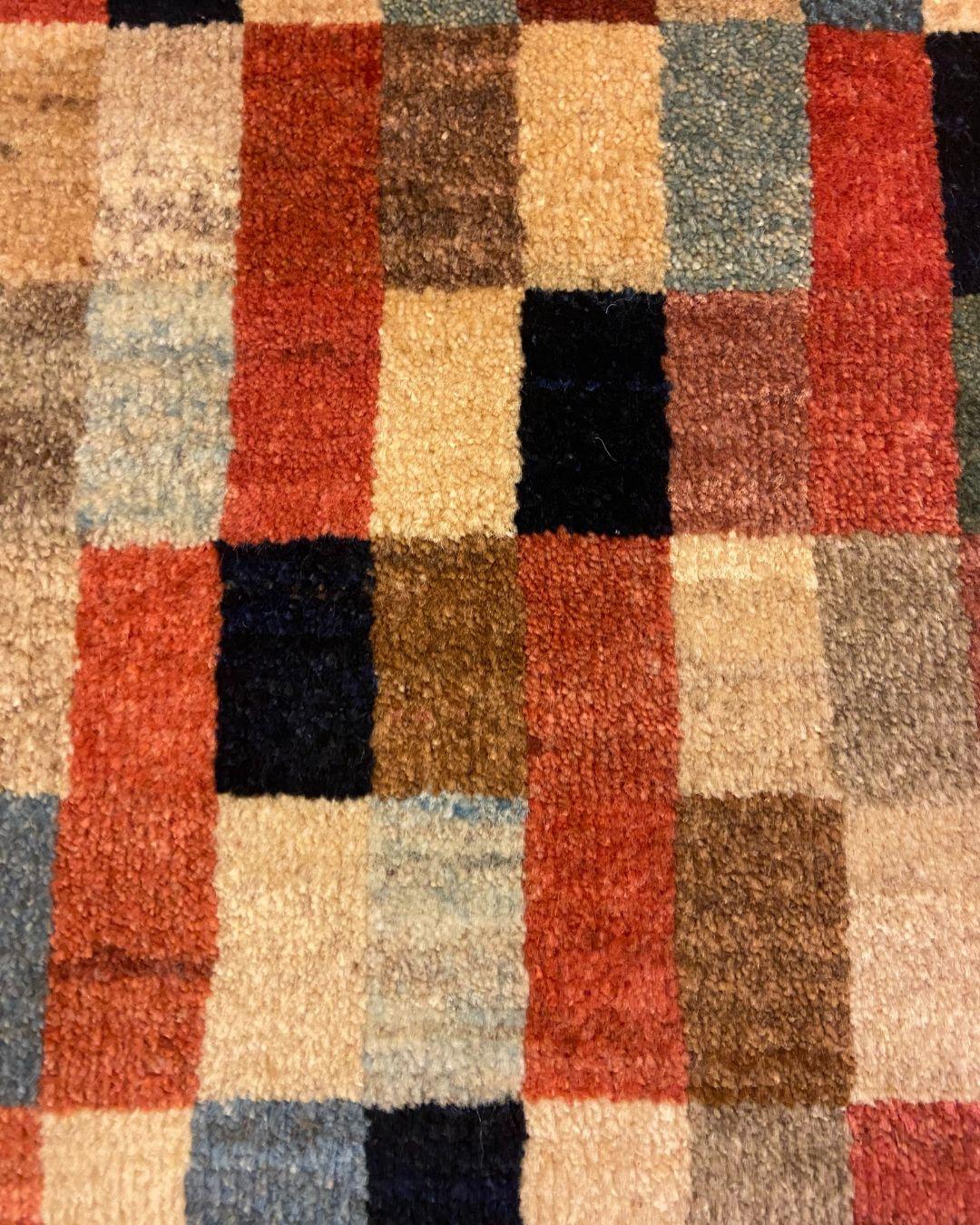 Perserteppich, organische pflanzengefärbte Wolle, Multicolor Geometrisch, 2′5″ × 2′6″ im Angebot 2