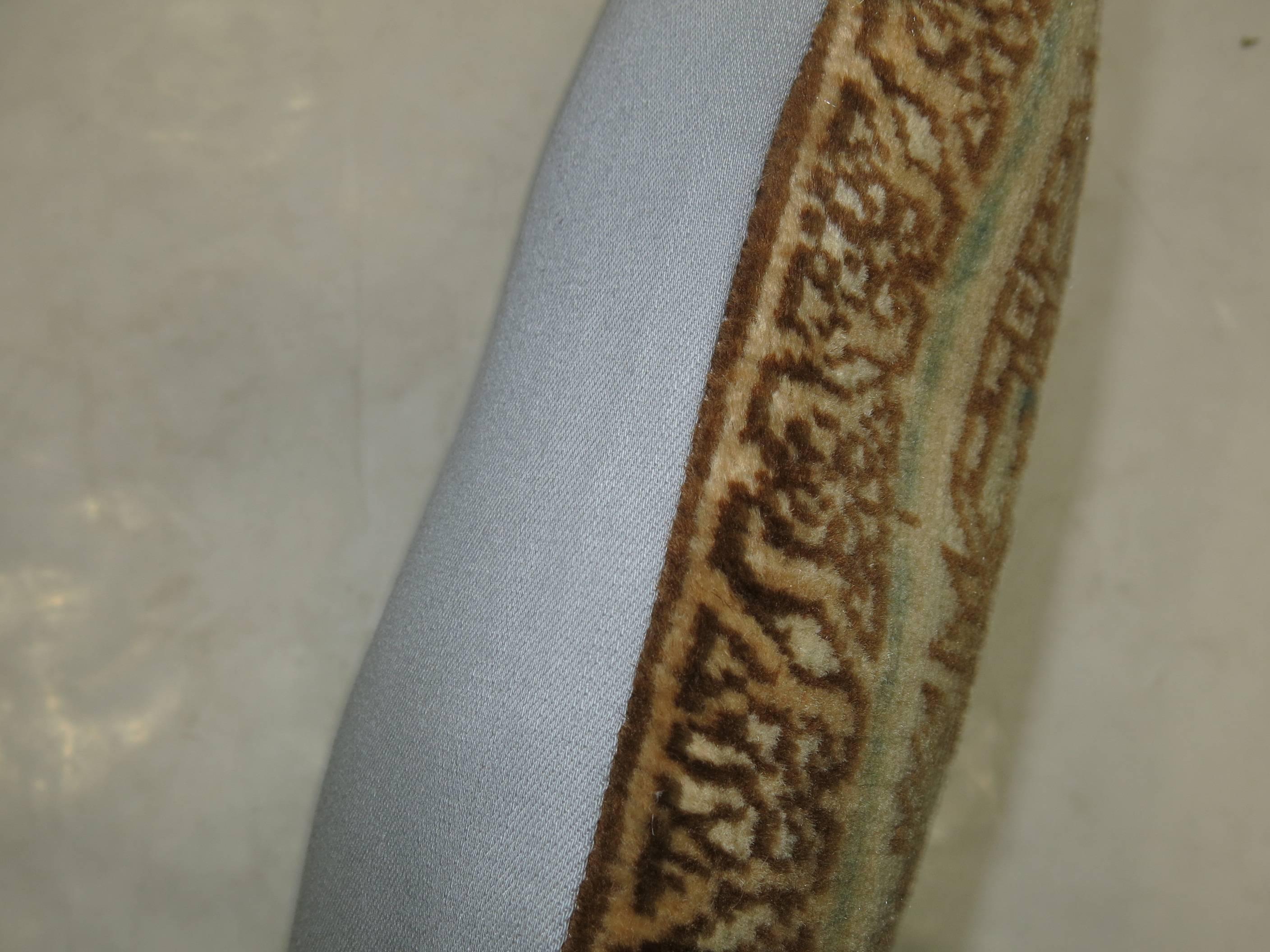 Kissen aus einem alten persischen Heriz-Teppich.

17'' x 18''