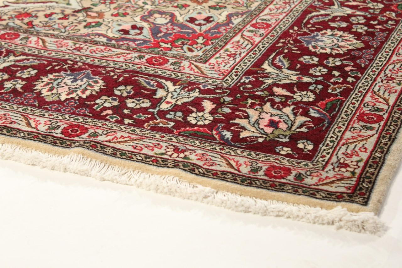 A beautiful Persian rug, Tabriz, 20th century

Size: 348 x 250cm
Thickness: Approximate 10 mm
Knot density: 450 000 - 500 000 / m² 
Pile: Handspun wool
Warp: Cotton
Condition/Maintenance: Perfect 
Weight: Approximate 30.00 kg.