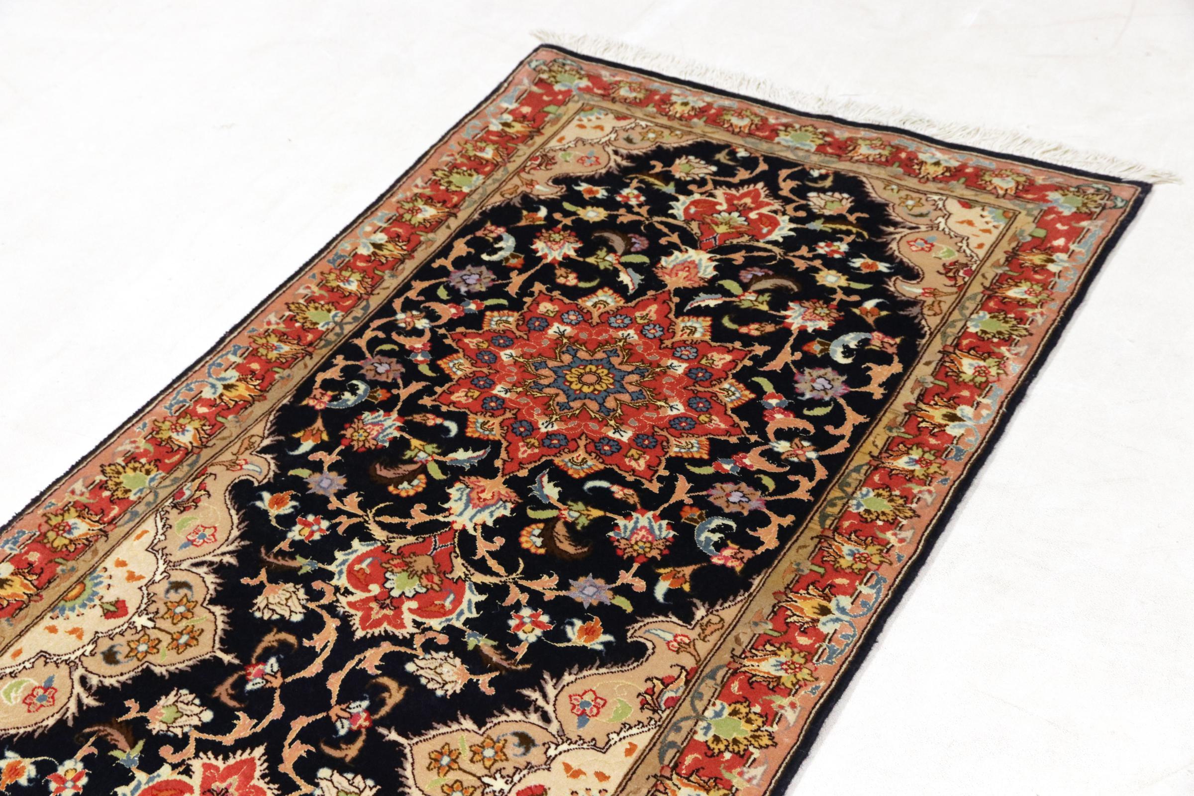 Persian Rug, Tabriz, 20th Century In Excellent Condition For Sale In London, GB