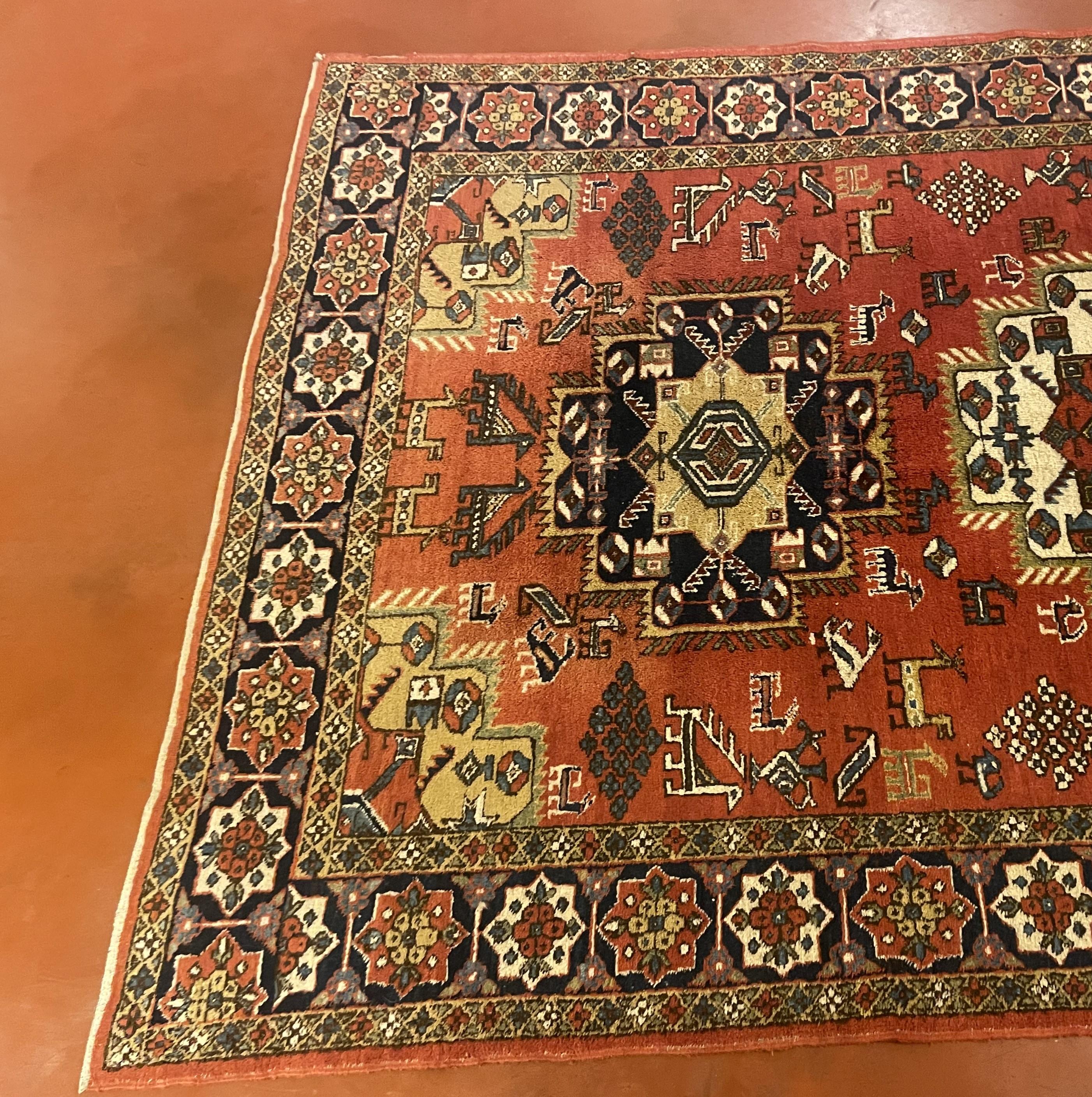 Perserteppich mit rotem Dekor (Turkmenisch) im Angebot