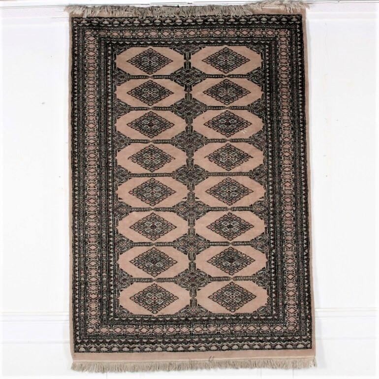 Persian Rug with Simple Geometric Design In Good Condition For Sale In Vancouver, British Columbia