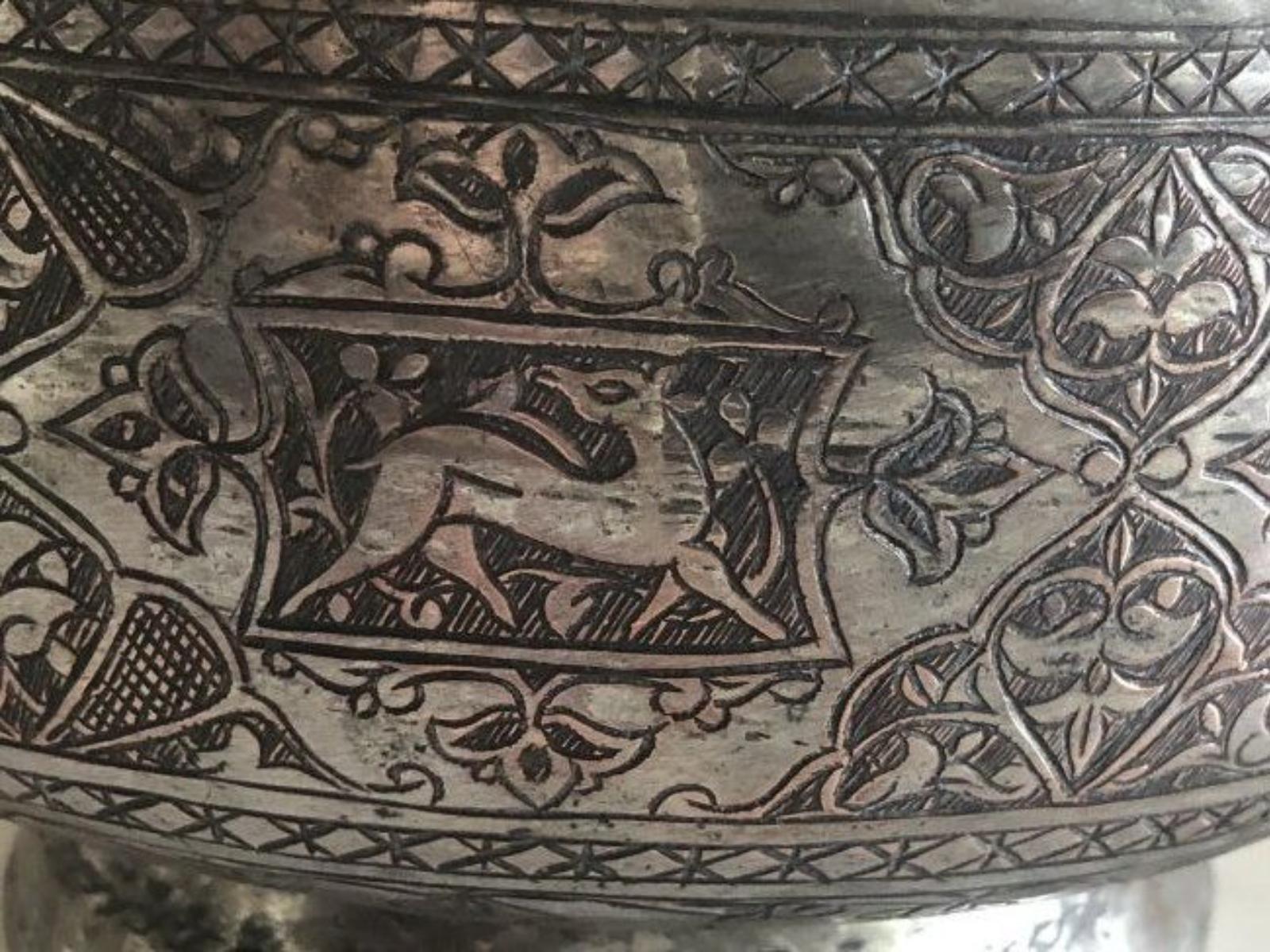 Very beautiful hand done Persian Safavid (1501 to 1736) tinned copper bowl with a calligraphy and engravings of flowers and animals. A museum quality piece.Dimensions: 10