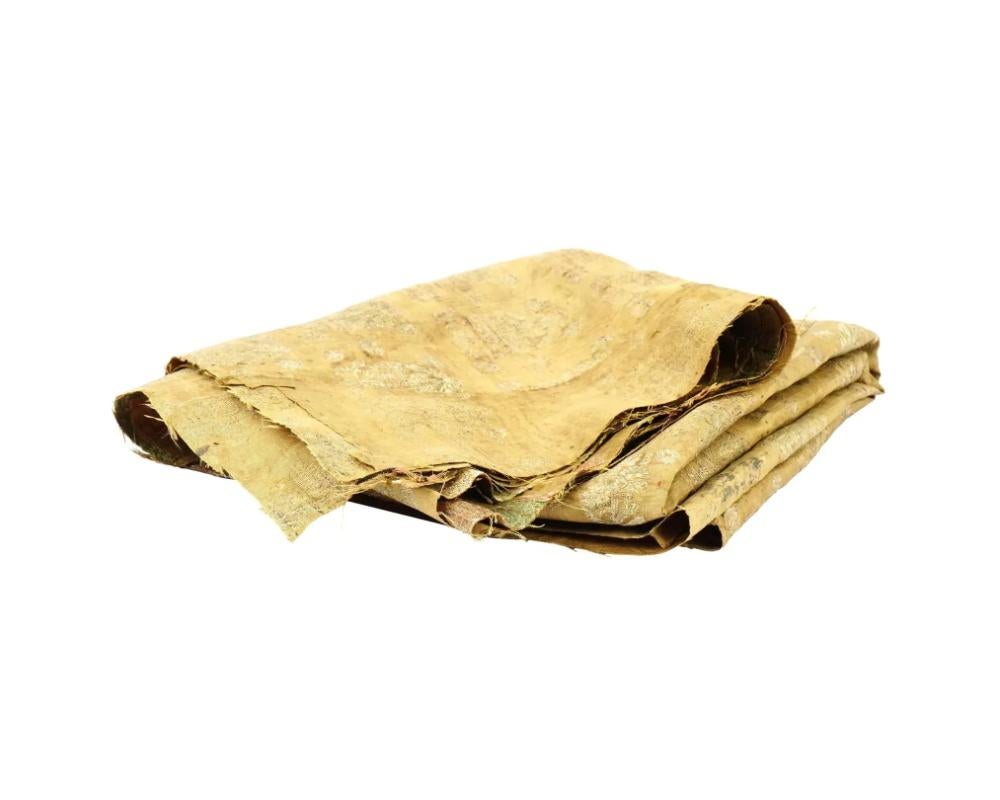 Textile persan safavide tissé à la main vers le 17ème siècle Bon état - En vente à Queens, NY
