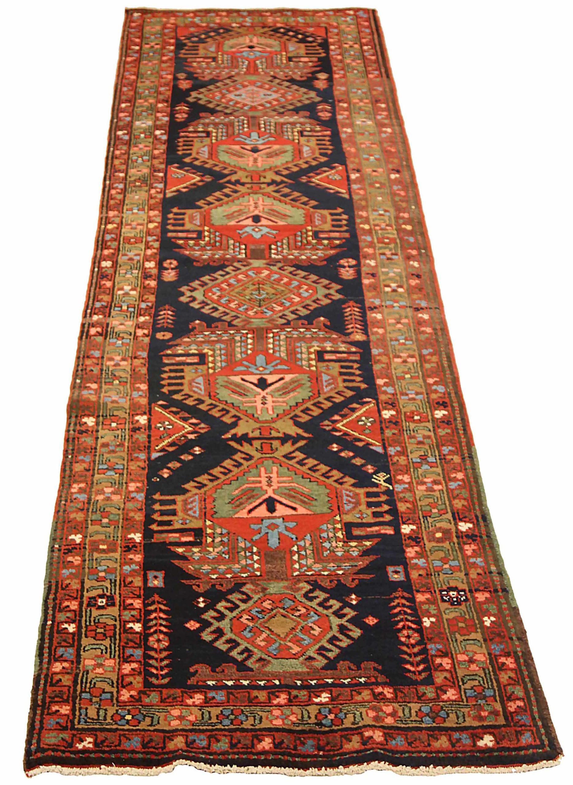 Découvrez l'élégance du tapis Persian Saison featuring Runner Rug en Circa 1880. Conçu avec Wool et GreenRedYellow, ce design exclusif est parfait pour mettre en valeur votre espace.