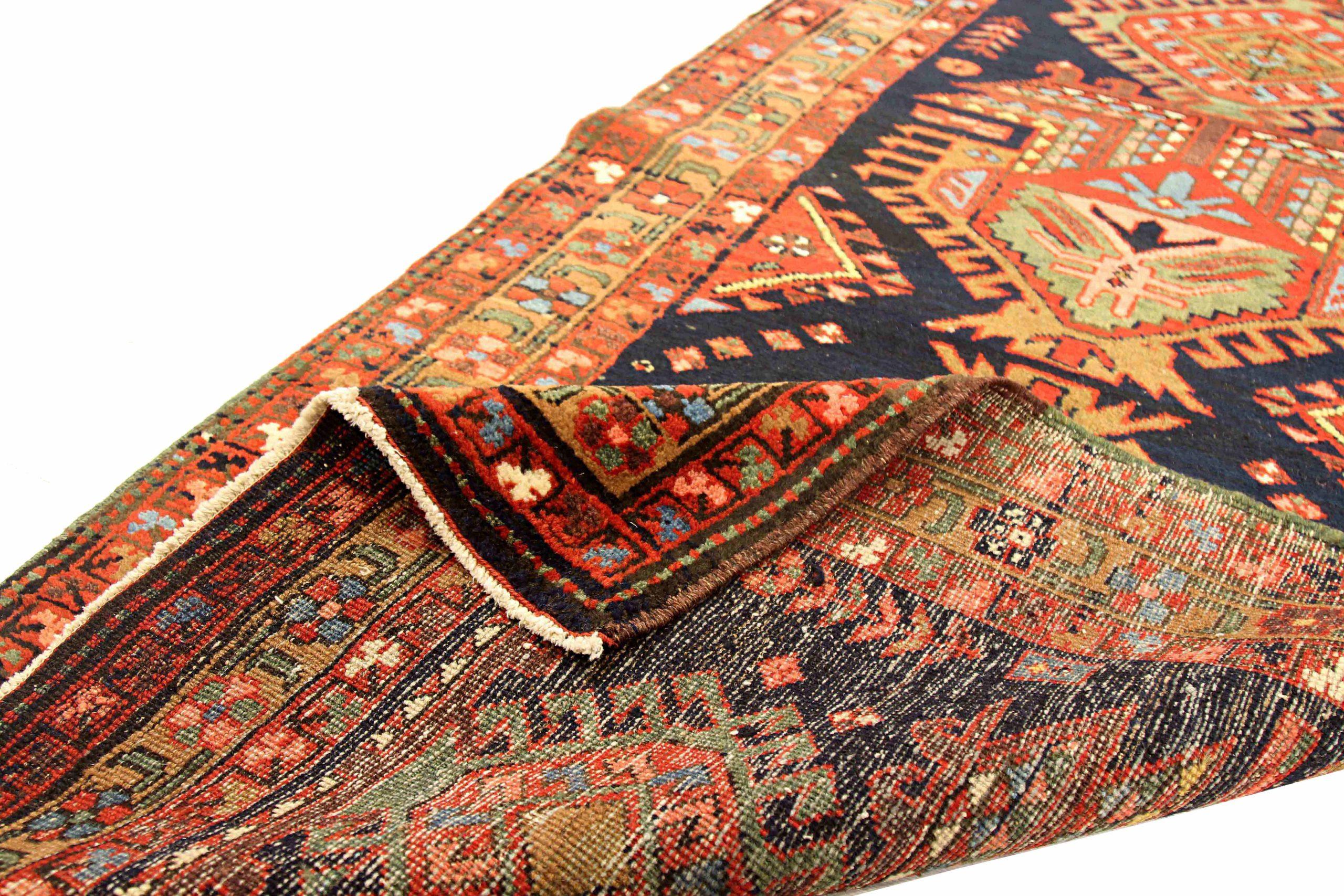 Tapis de course persan Saison vert rouge jaune 73159 Excellent état - En vente à Dallas, TX