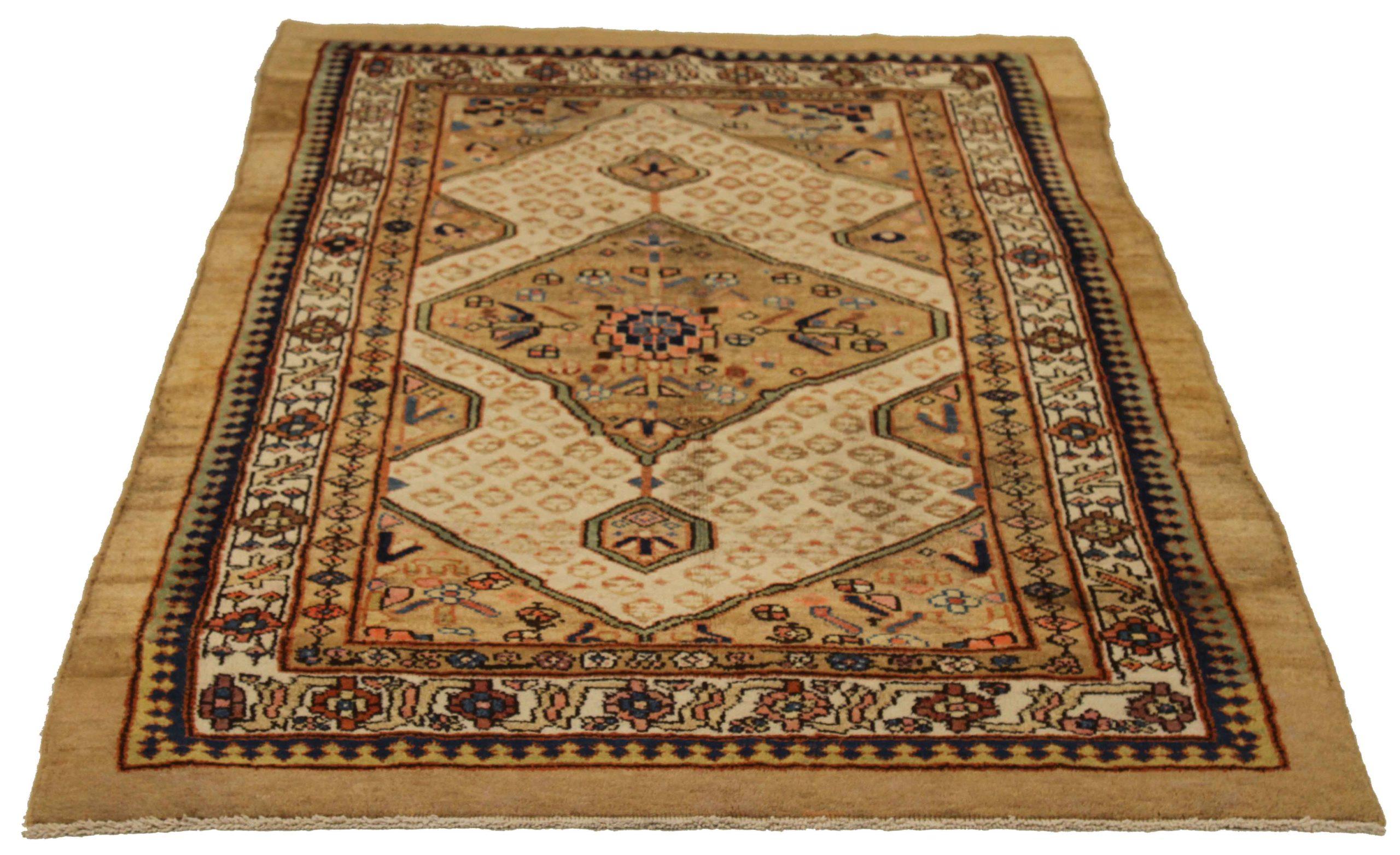 Entdecken Sie die Eleganz des persischen Sarab mit seinen um 1880 gefertigten Teppichen. Dieses exklusive Design, das mit viel Liebe zum Detail entworfen wurde, ist perfekt, um Ihren Raum zu verschönern.