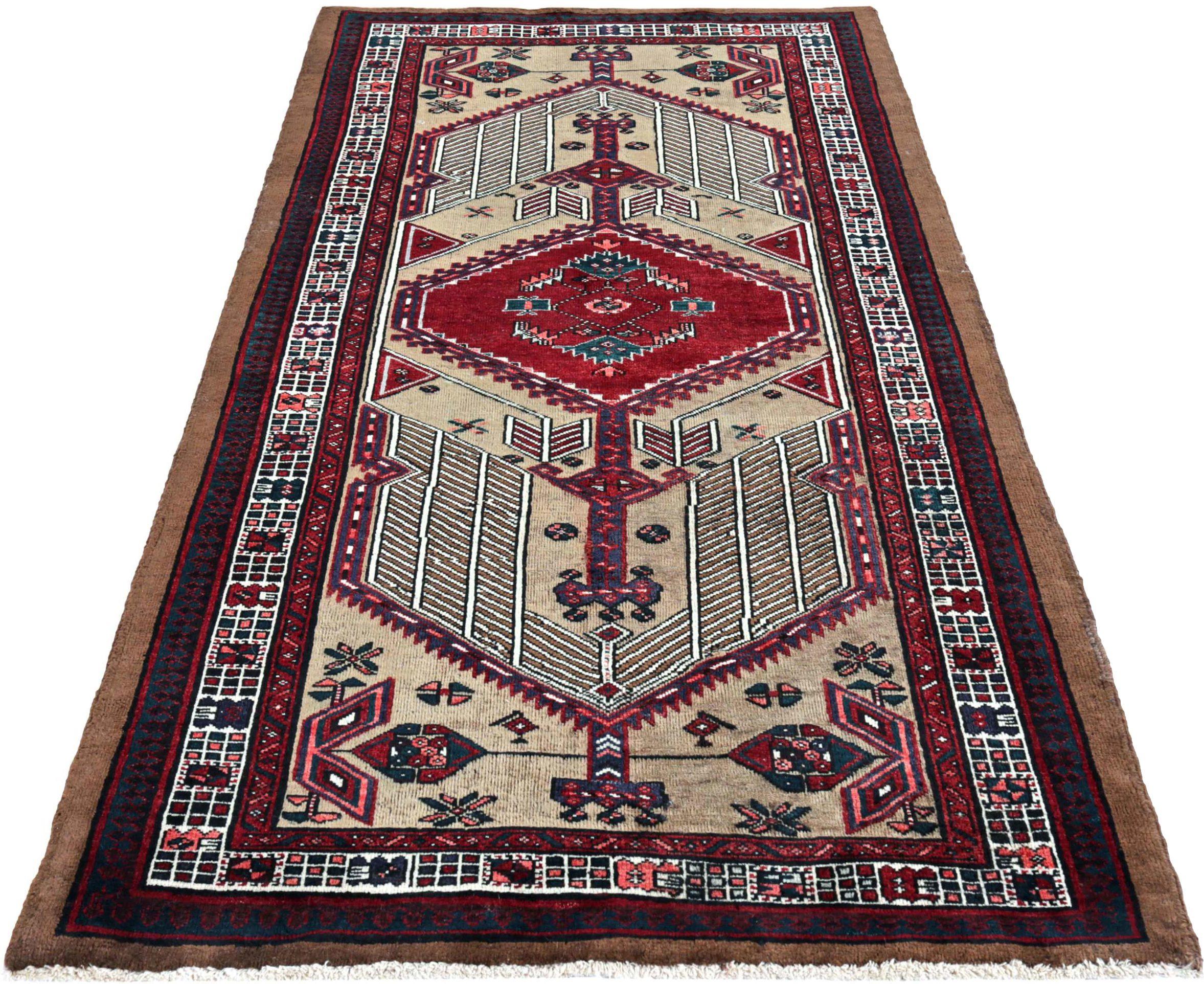 Entdecken Sie die Eleganz des persischen Sarab mit dem kleinen Teppich von CIRCA 1910. Dieses exklusive Design aus Wolle und Elfenbeinrot ist perfekt, um Ihren Raum zu verschönern.