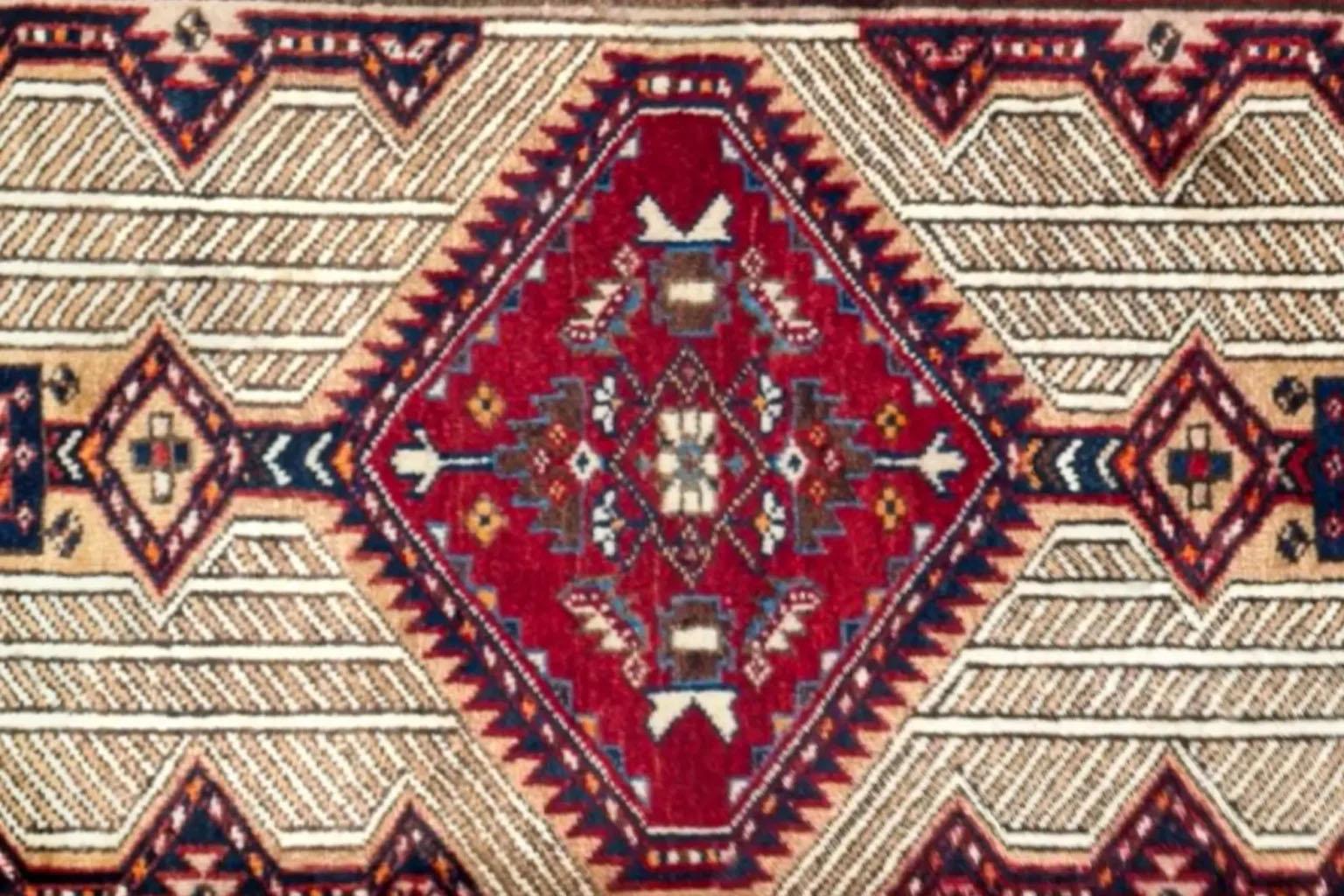 20ième siècle Petit tapis persan Sarab Circa 1940 - Laine Ivoire Rouge 72161 en vente