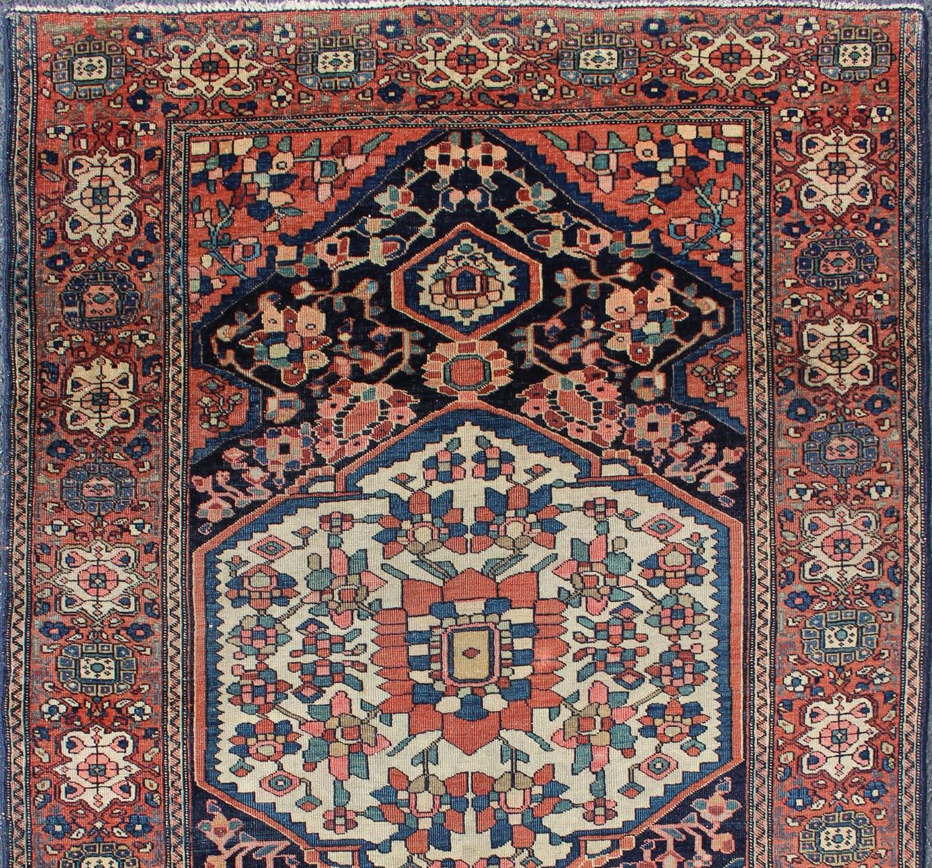 Persian Sarouk Faraghan Small Rug with Medallion Design Antique For Sale 4