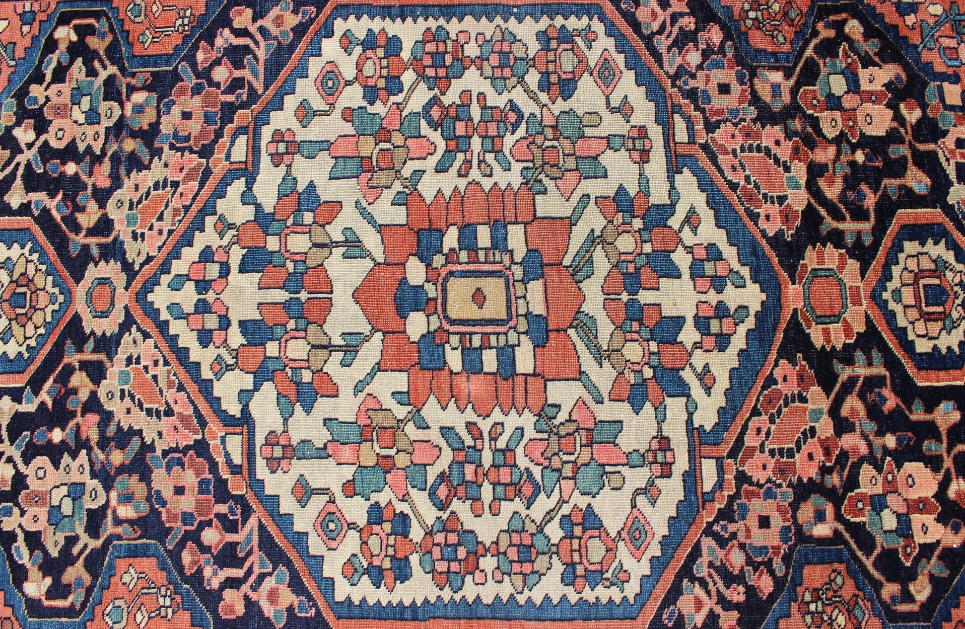 Persischer Sarouk Faraghan Kleiner Teppich mit Medaillon-Design Antik 3'6