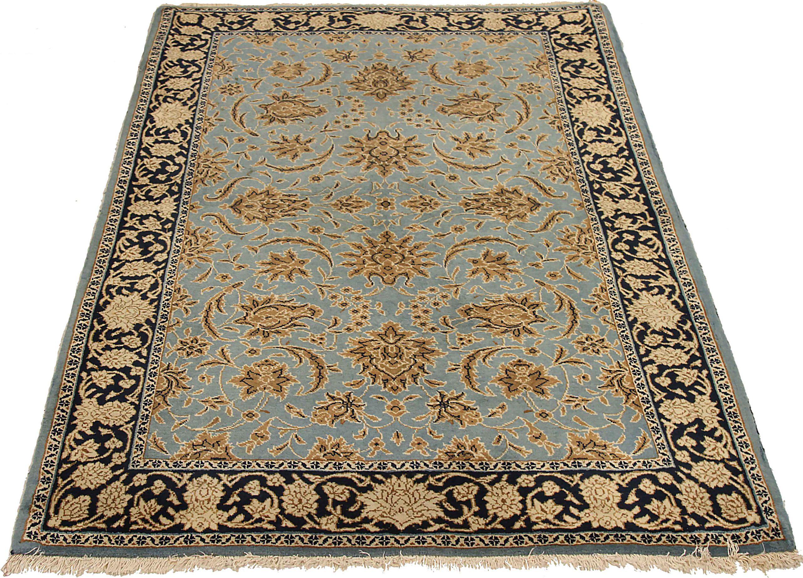 Entdecken Sie die Eleganz des persischen Sarouk mit dem kleinen Teppich von CIRCA 1940. Dieses exklusive Design aus Wolle und Blau-Elfenbein-Gelb ist perfekt, um Ihren Raum zu verschönern.