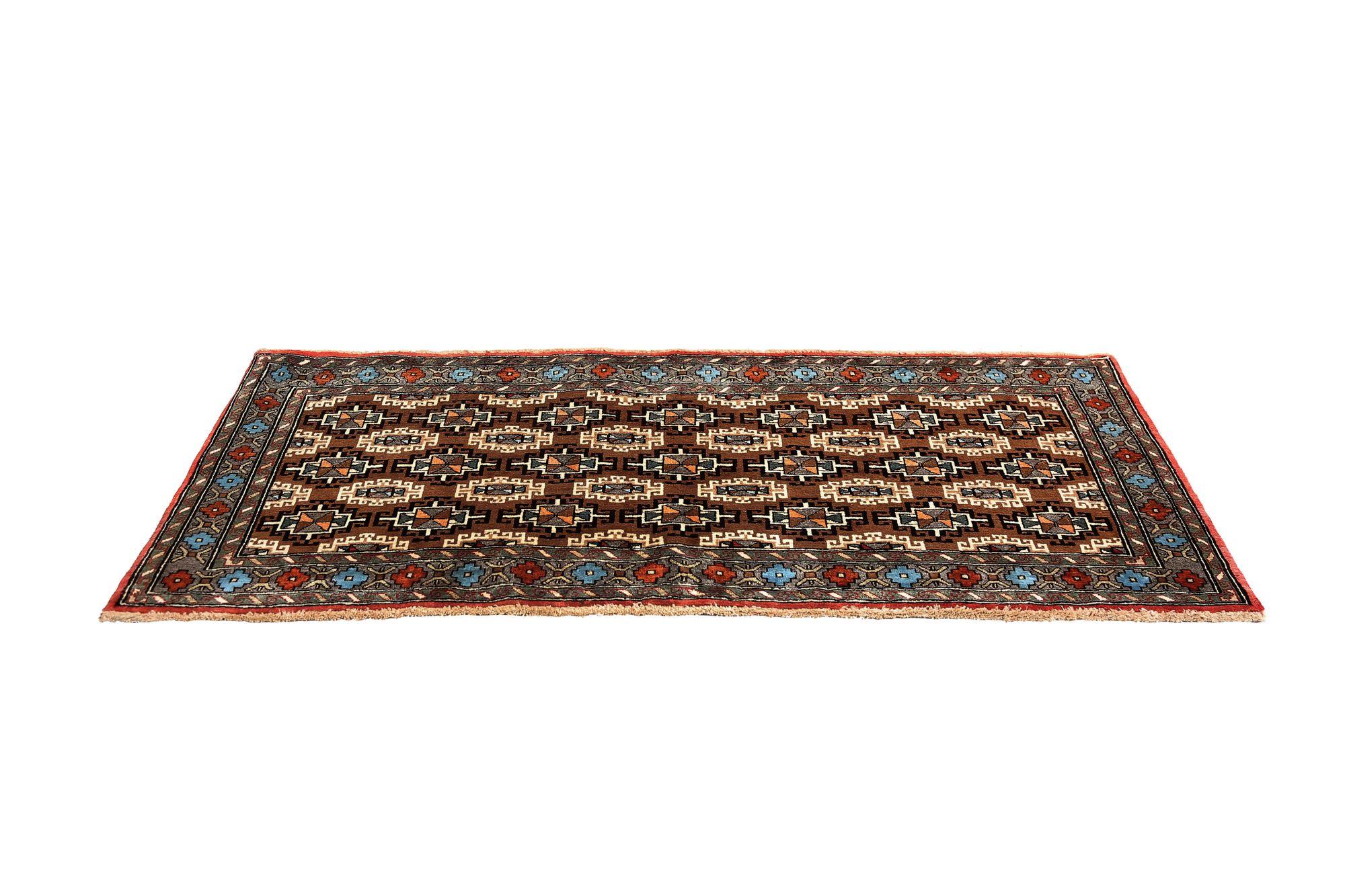 Entdecken Sie die Eleganz des persischen Semnan-Teppichs mit Läufer aus der Zeit um 1970. Dieses exklusive Design aus Wolle in den Farben BlauBraunElfenbeinOrangeRotTaupe ist perfekt, um Ihren Raum zu verschönern.